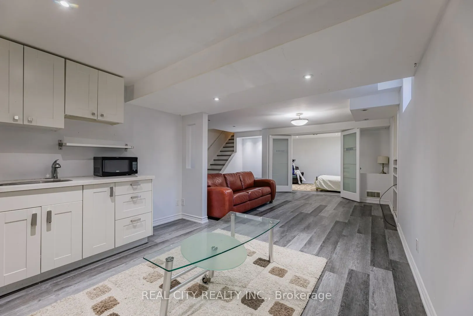 1580 Earl Crescent