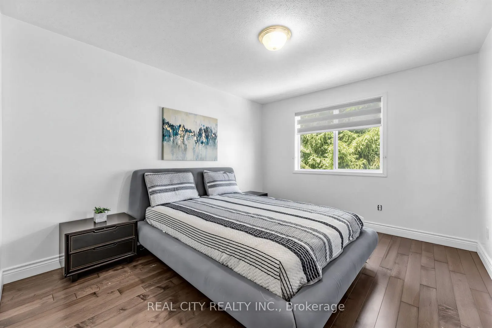 1580 Earl Crescent