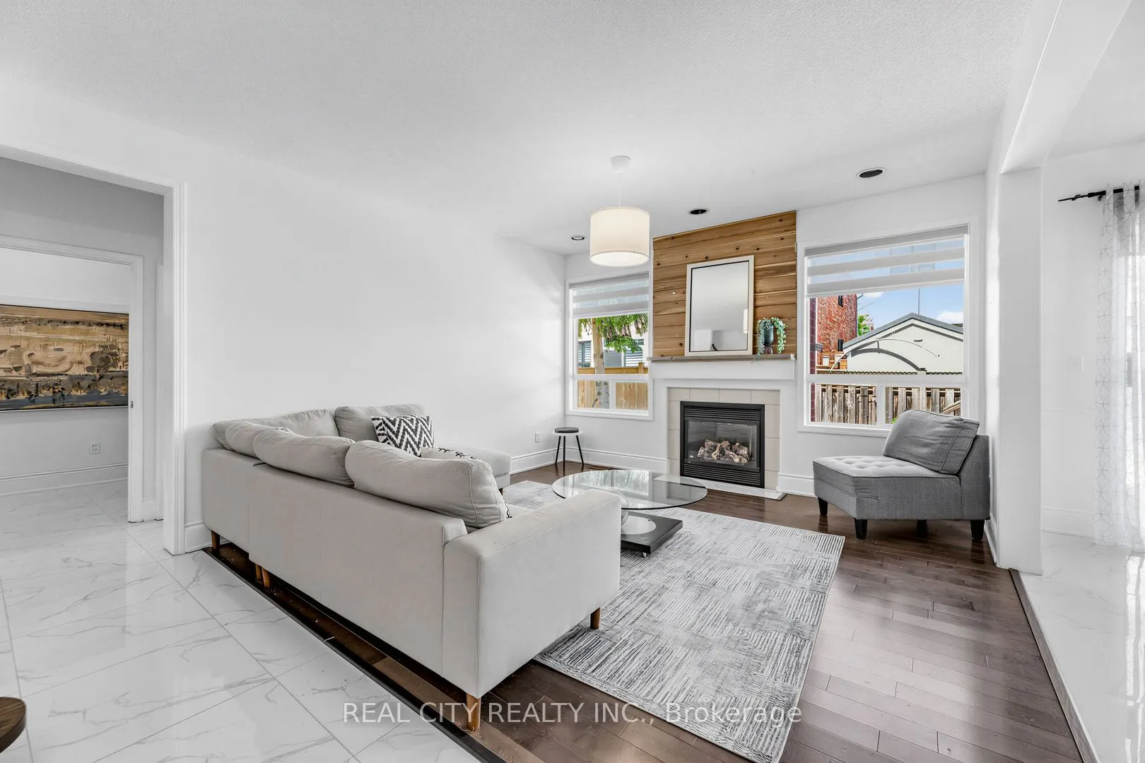 1580 Earl Crescent