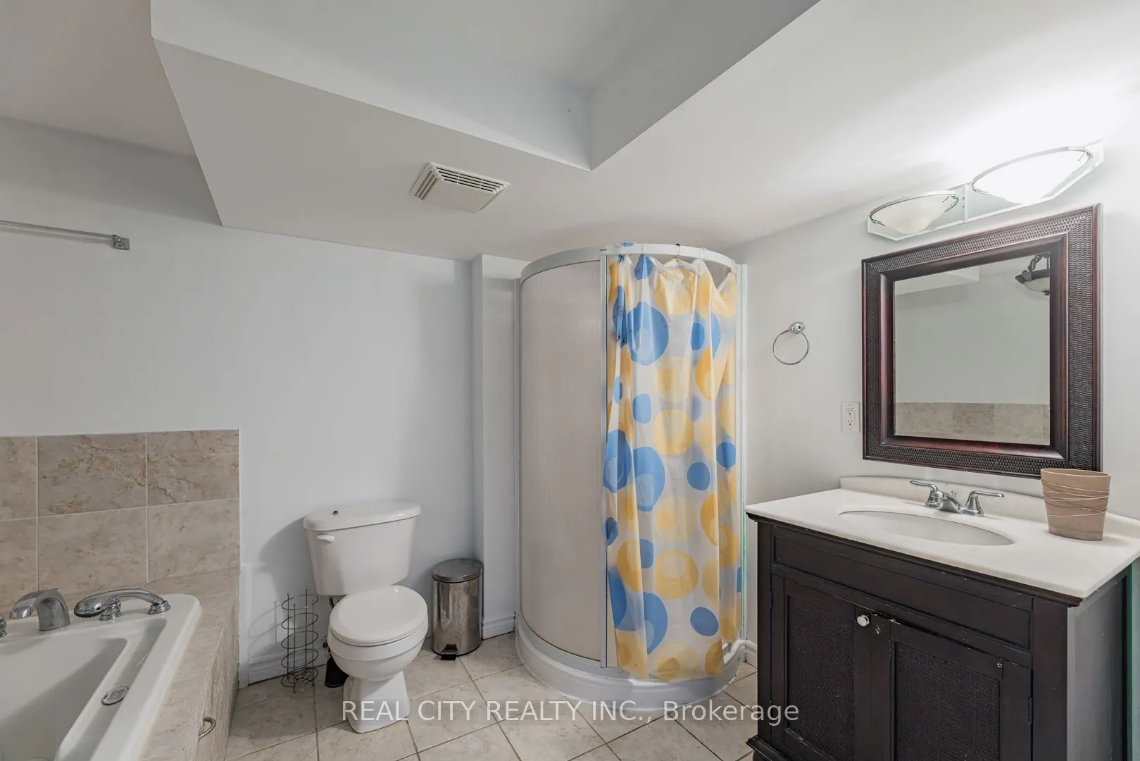1580 Earl Crescent