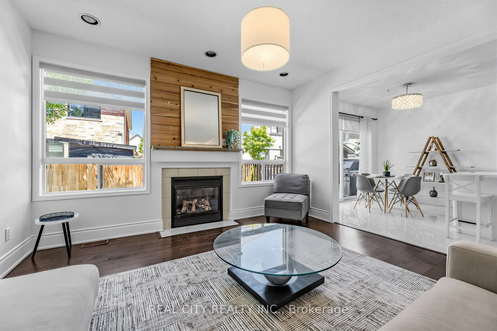 1580 Earl Crescent