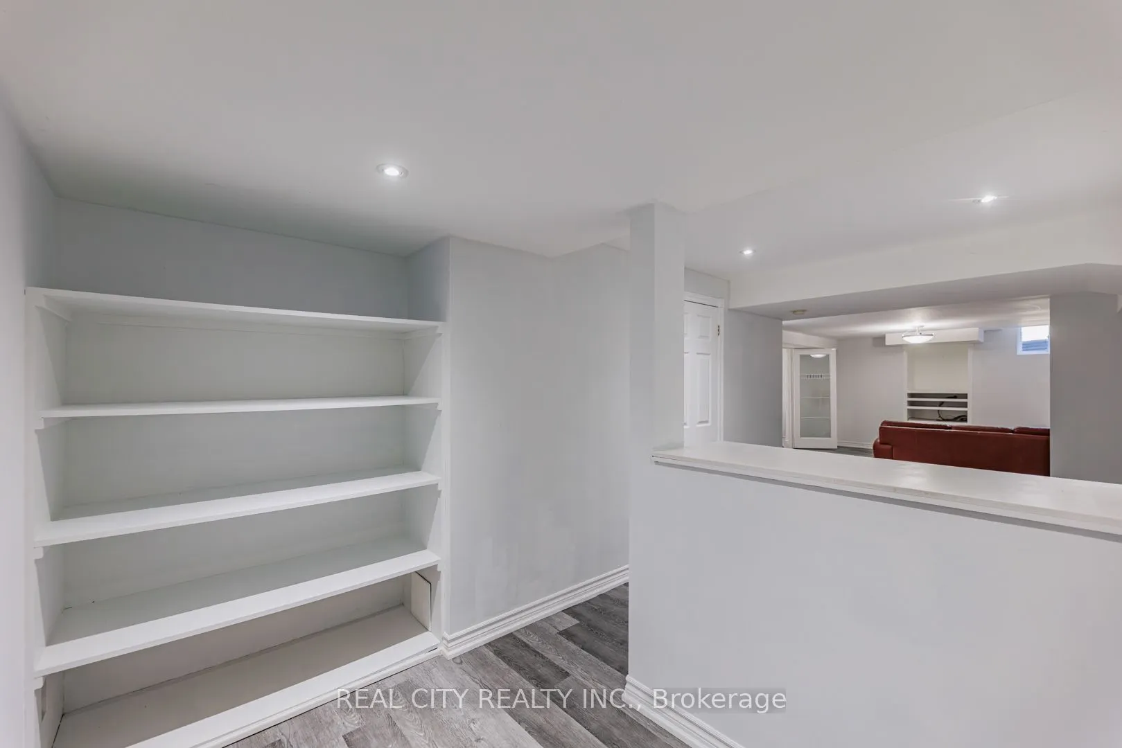 1580 Earl Crescent