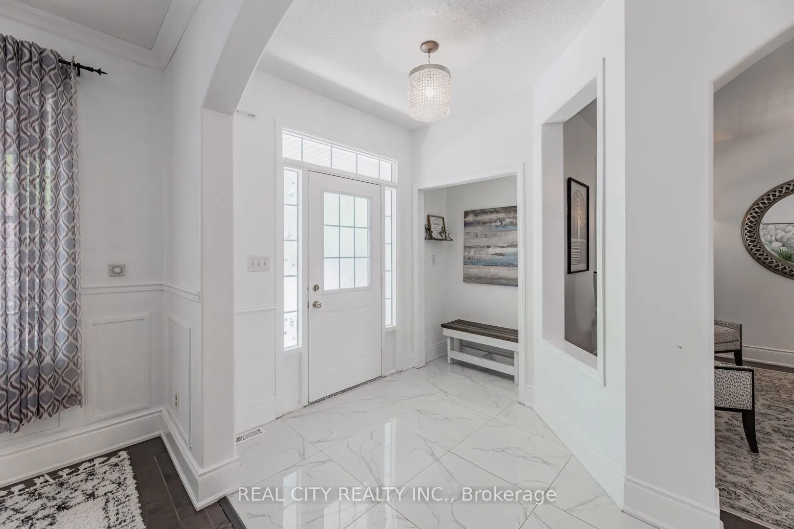 1580 Earl Crescent