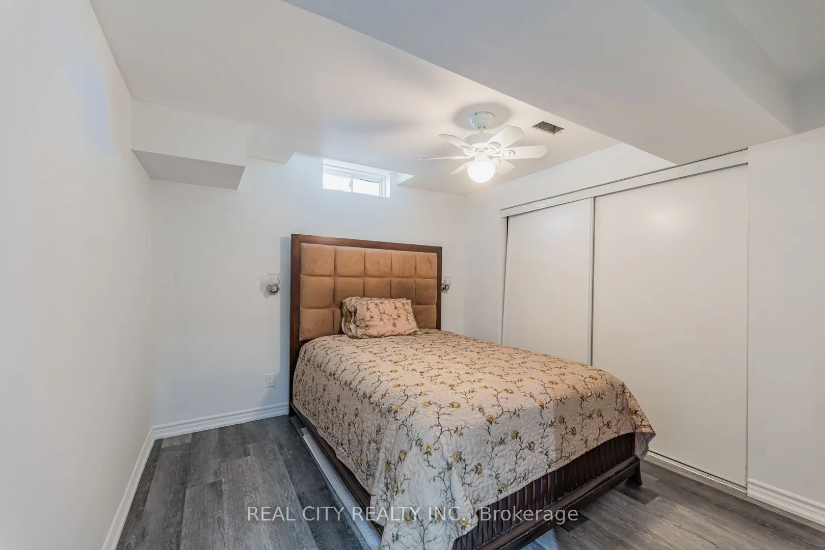 1580 Earl Crescent