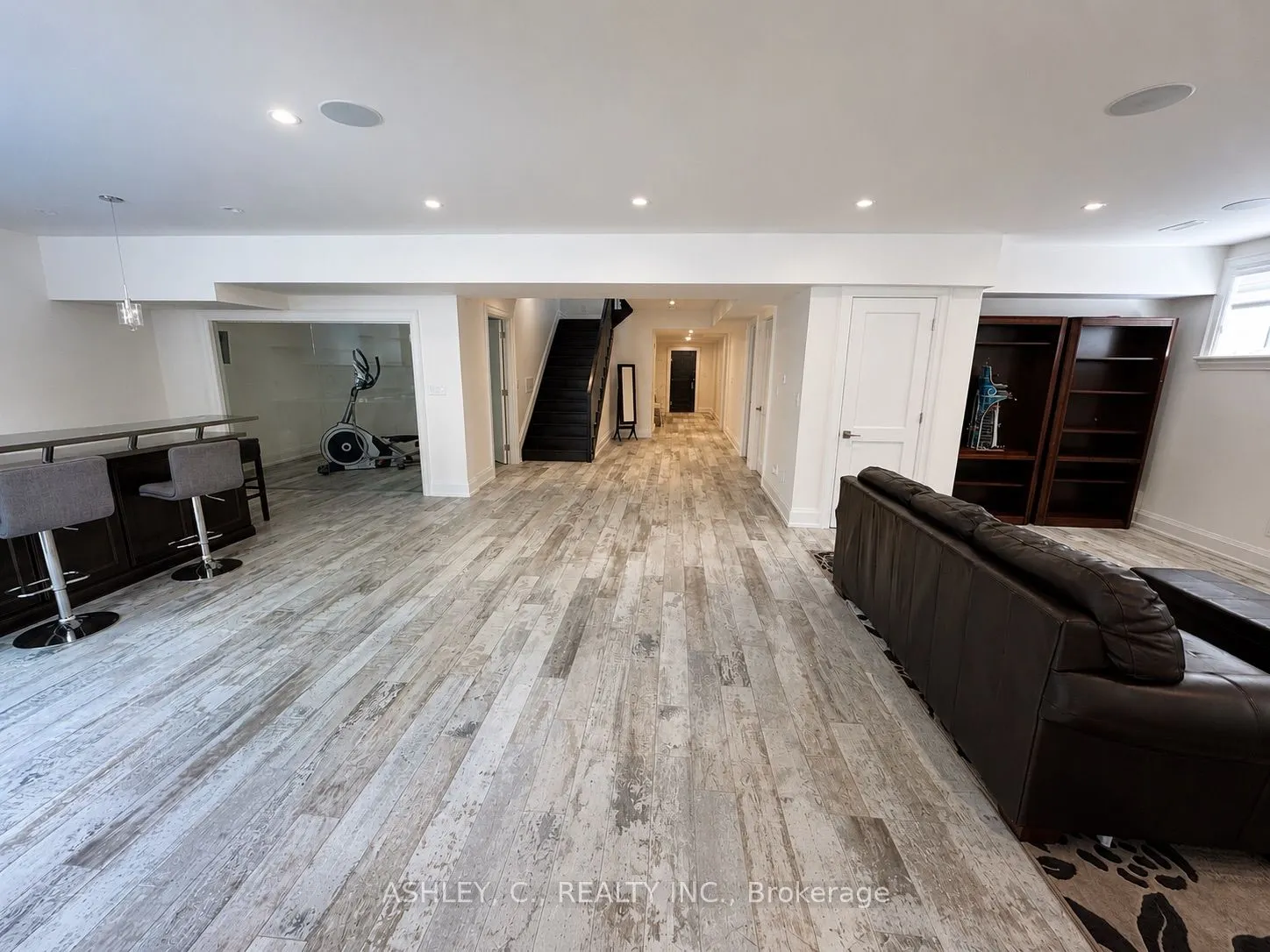 2588 Sharon Crescent