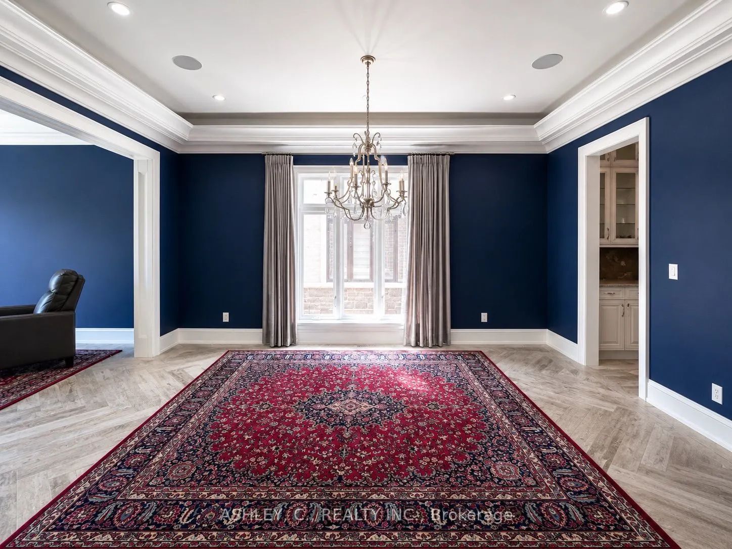 2588 Sharon Crescent