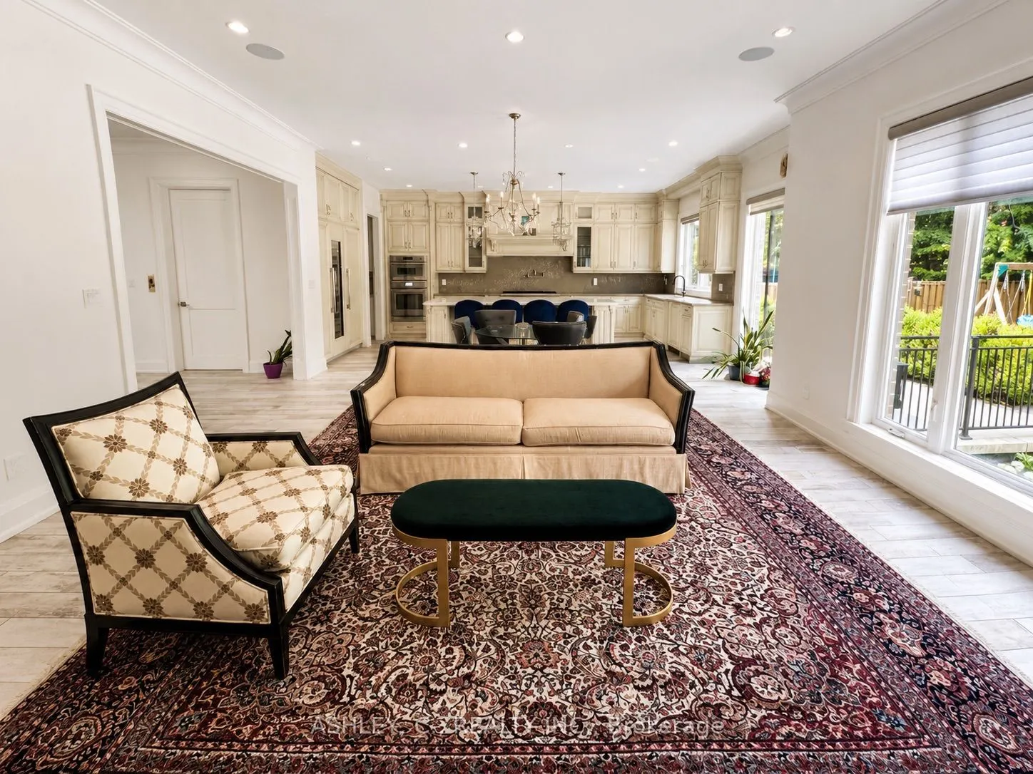2588 Sharon Crescent