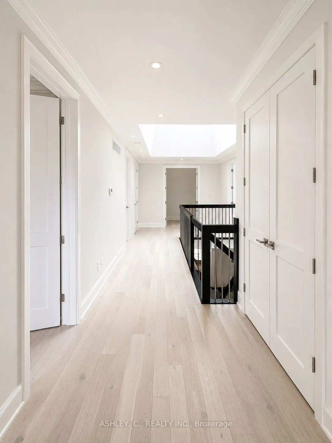 2588 Sharon Crescent
