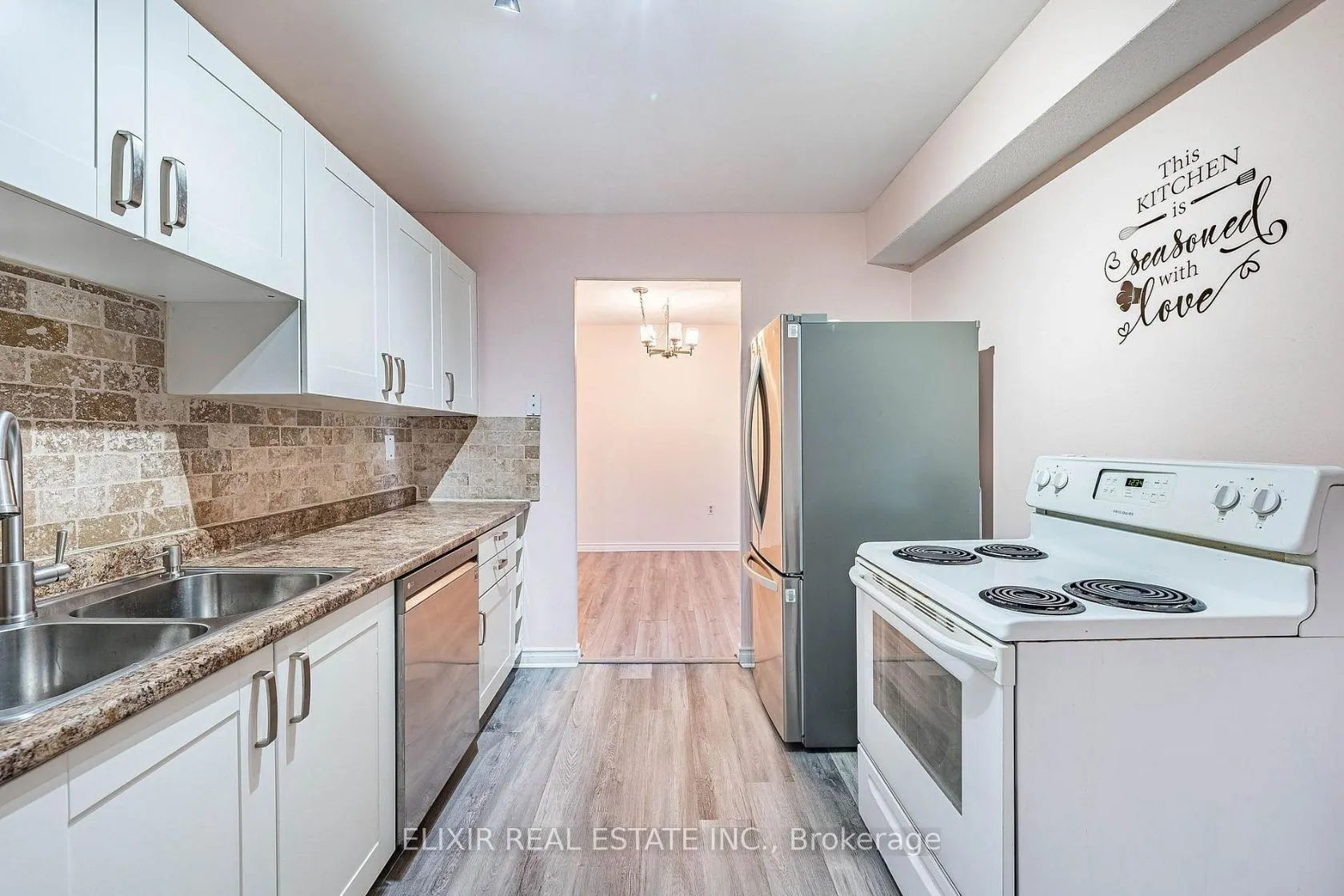15 Elizabeth Street N #605