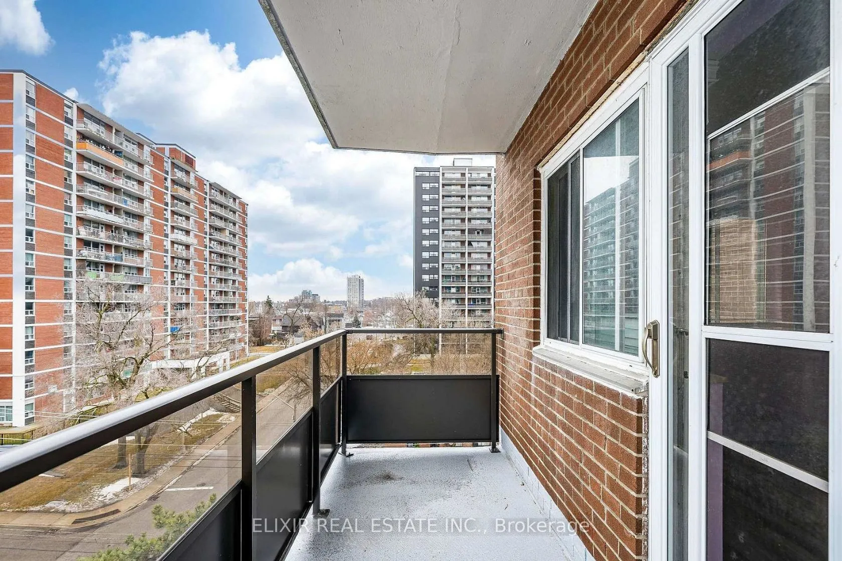15 Elizabeth Street N #605