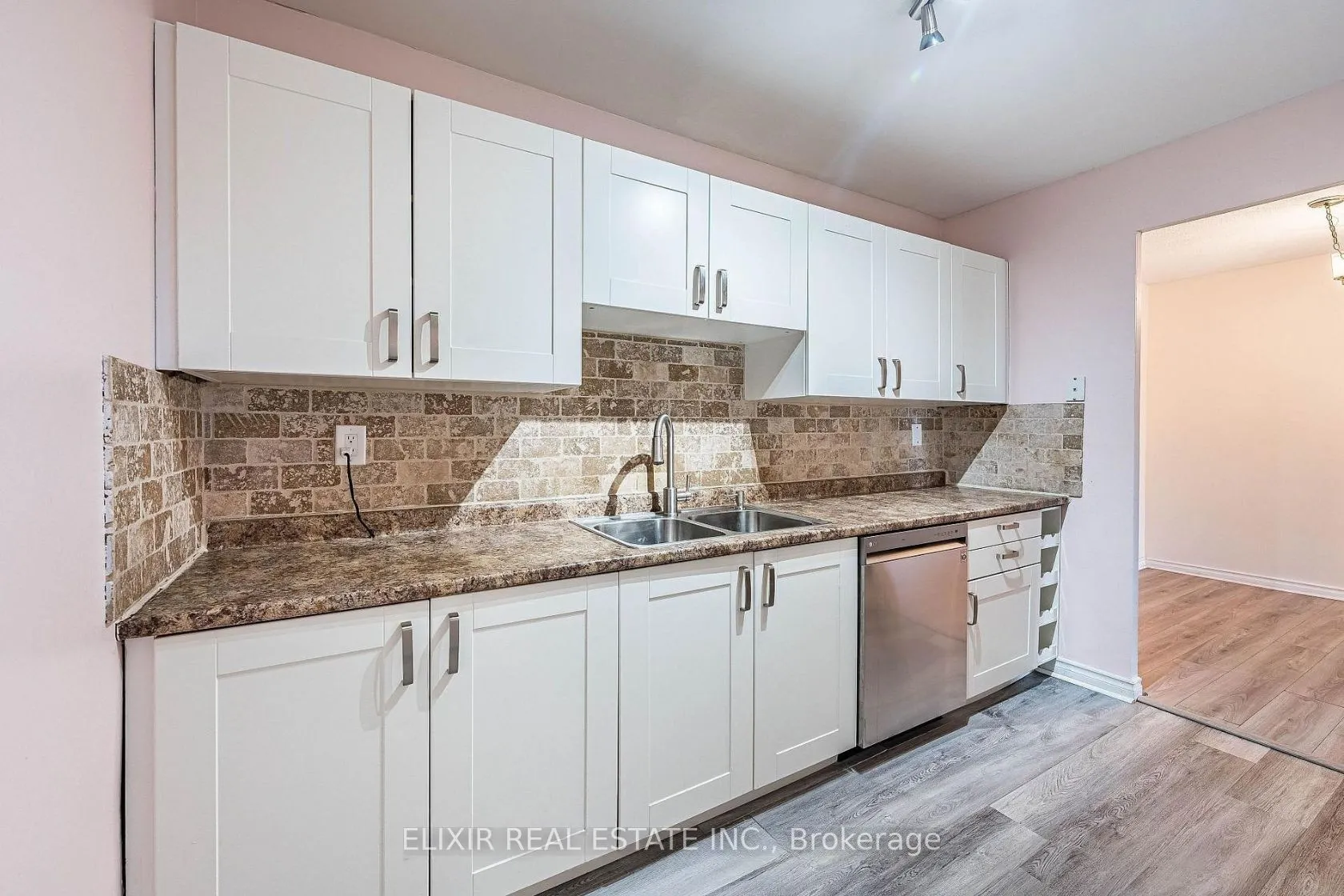 15 Elizabeth Street N #605