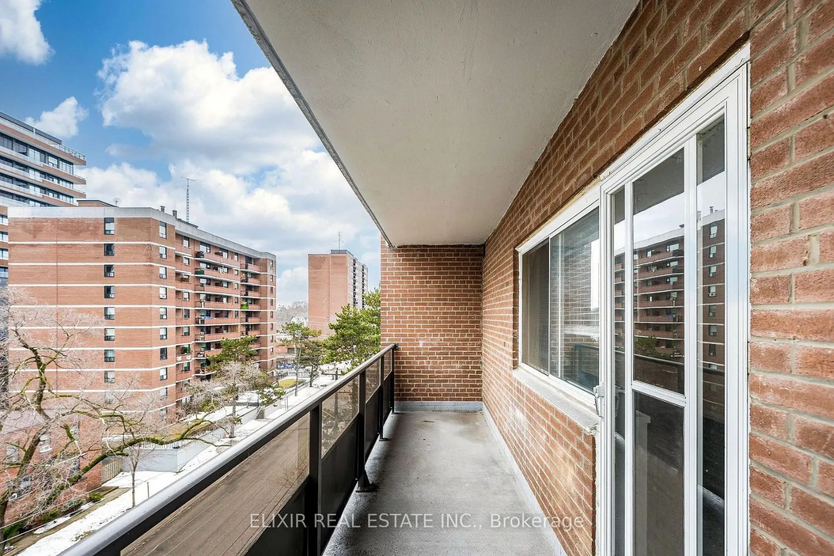15 Elizabeth Street N #605