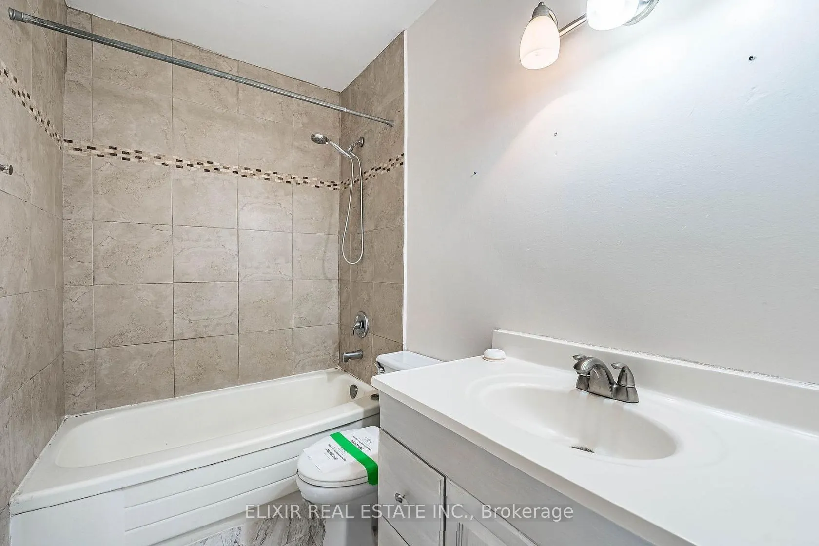 15 Elizabeth Street N #605