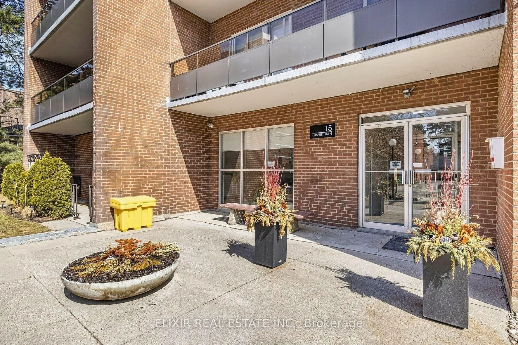 15 Elizabeth Street N #605