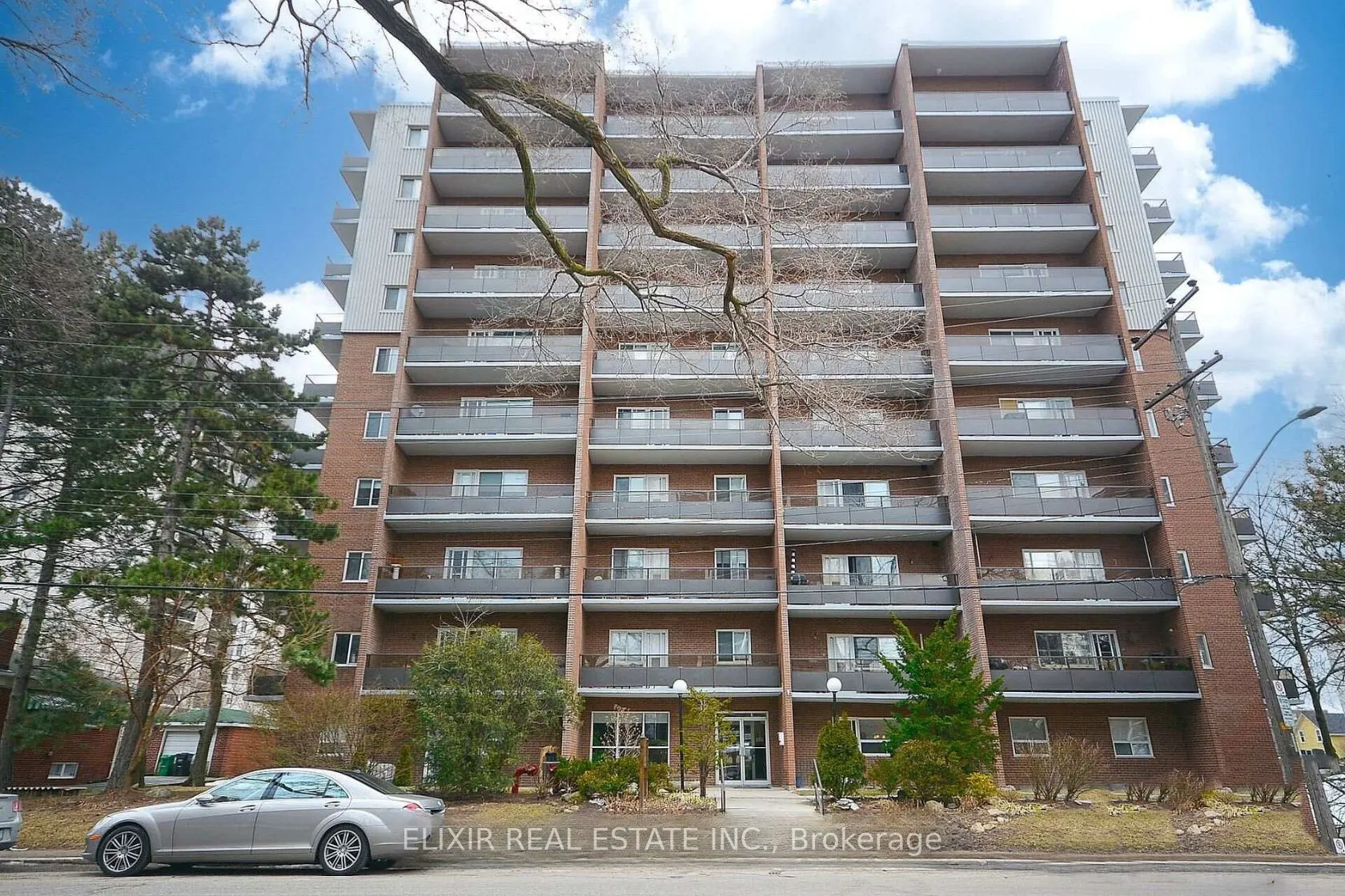 15 Elizabeth Street N #605