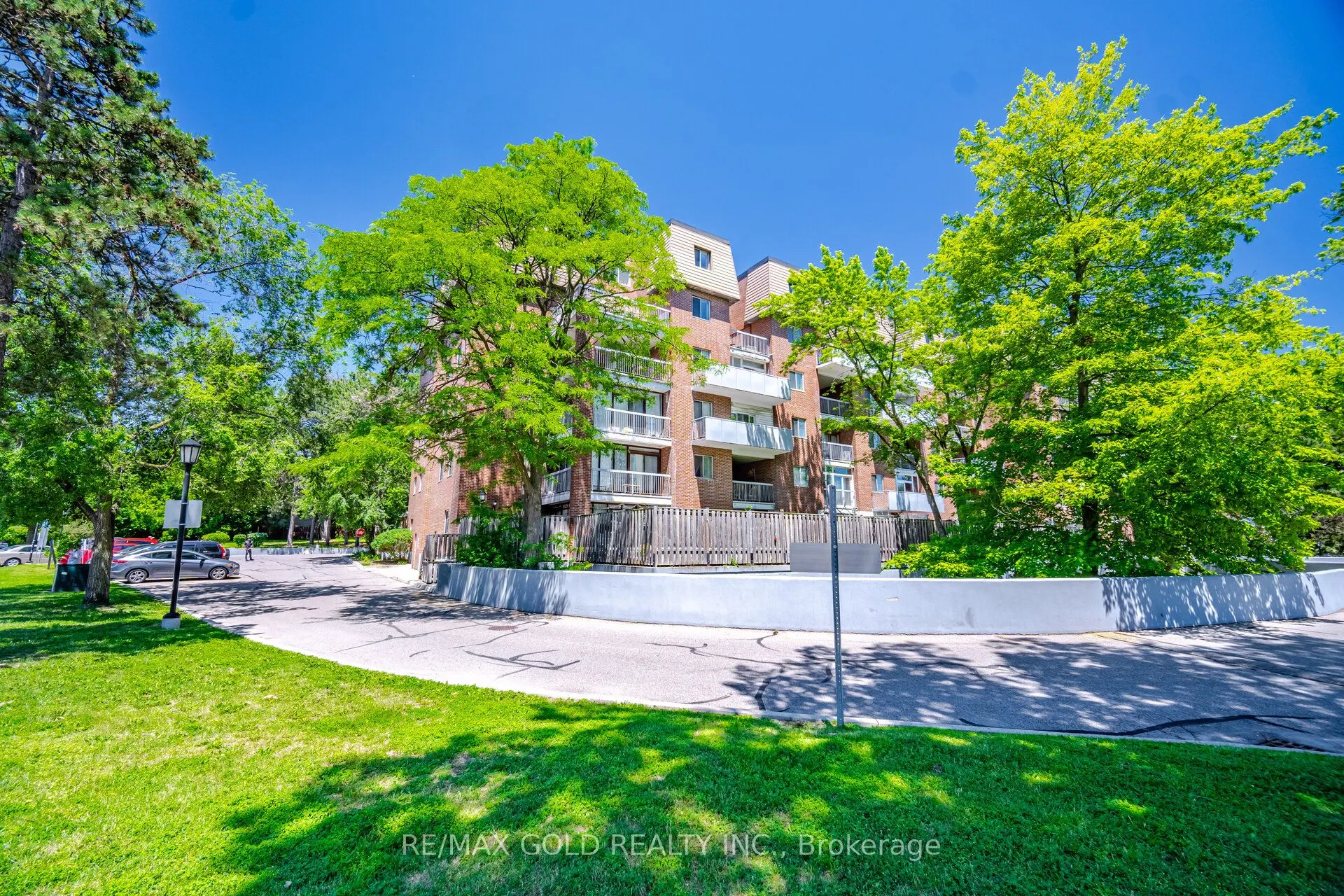 3025 The Credit Woodlands Drive #251