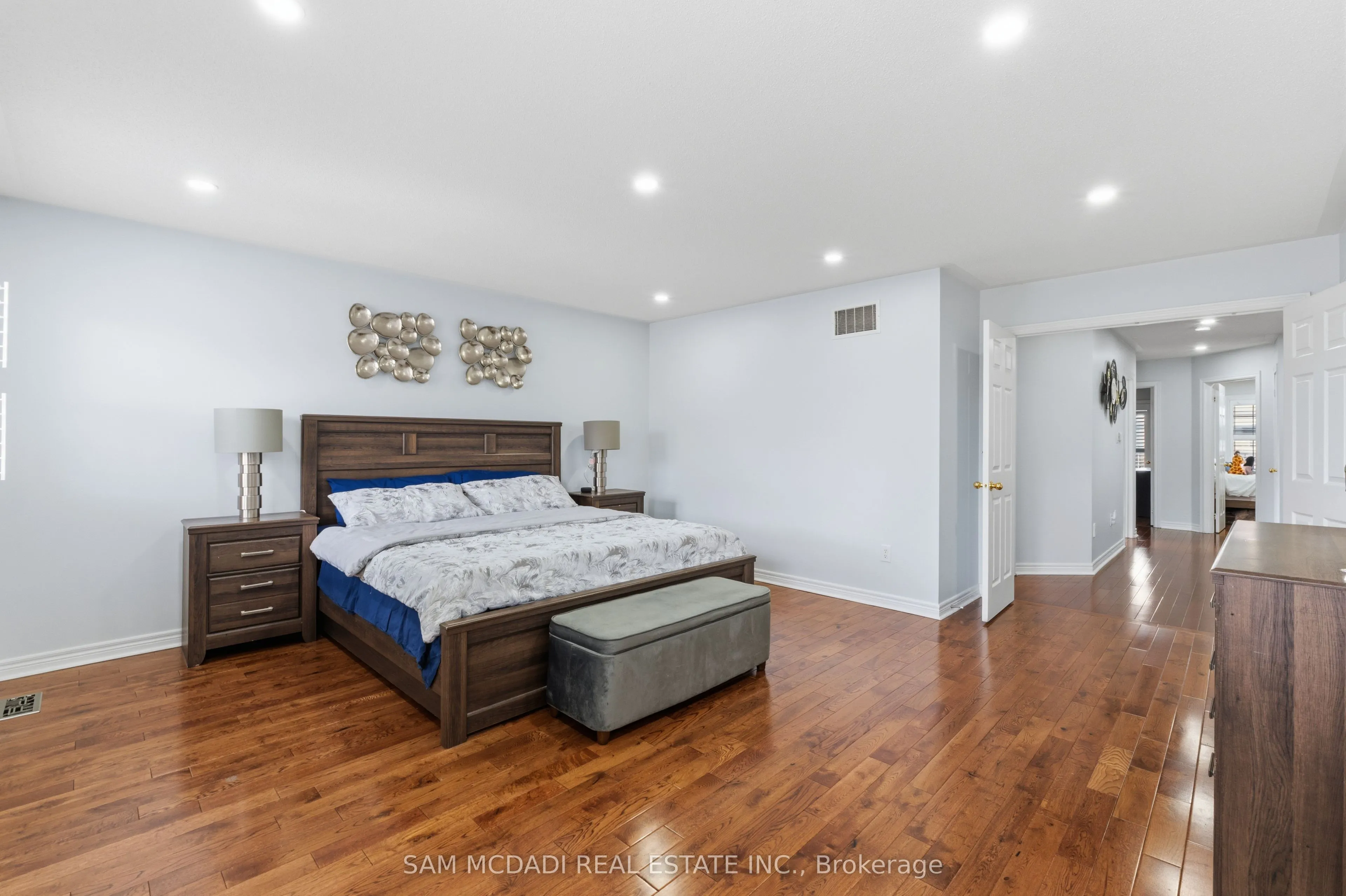5604 Doctor Peddle Crescent