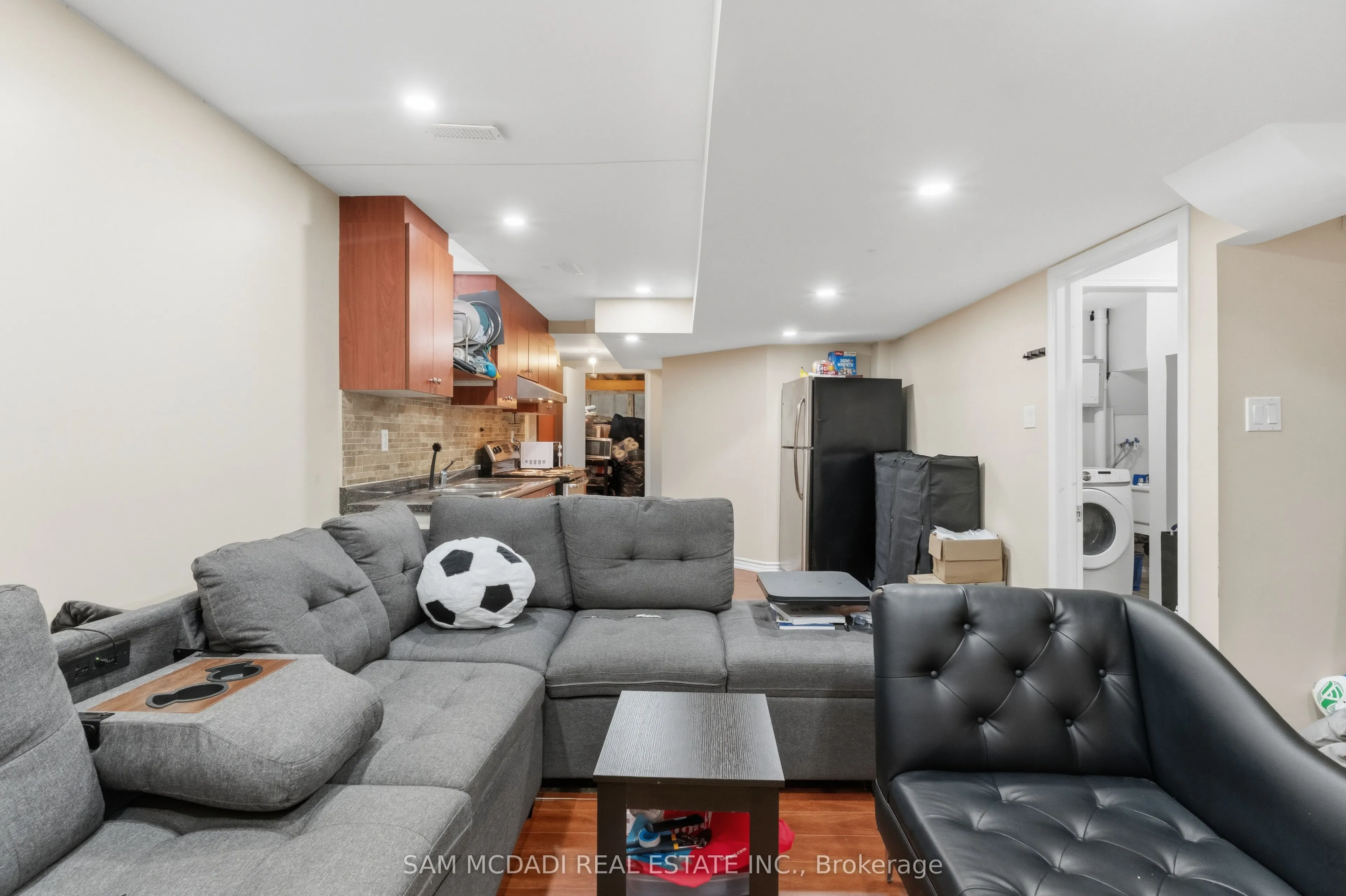 5604 Doctor Peddle Crescent