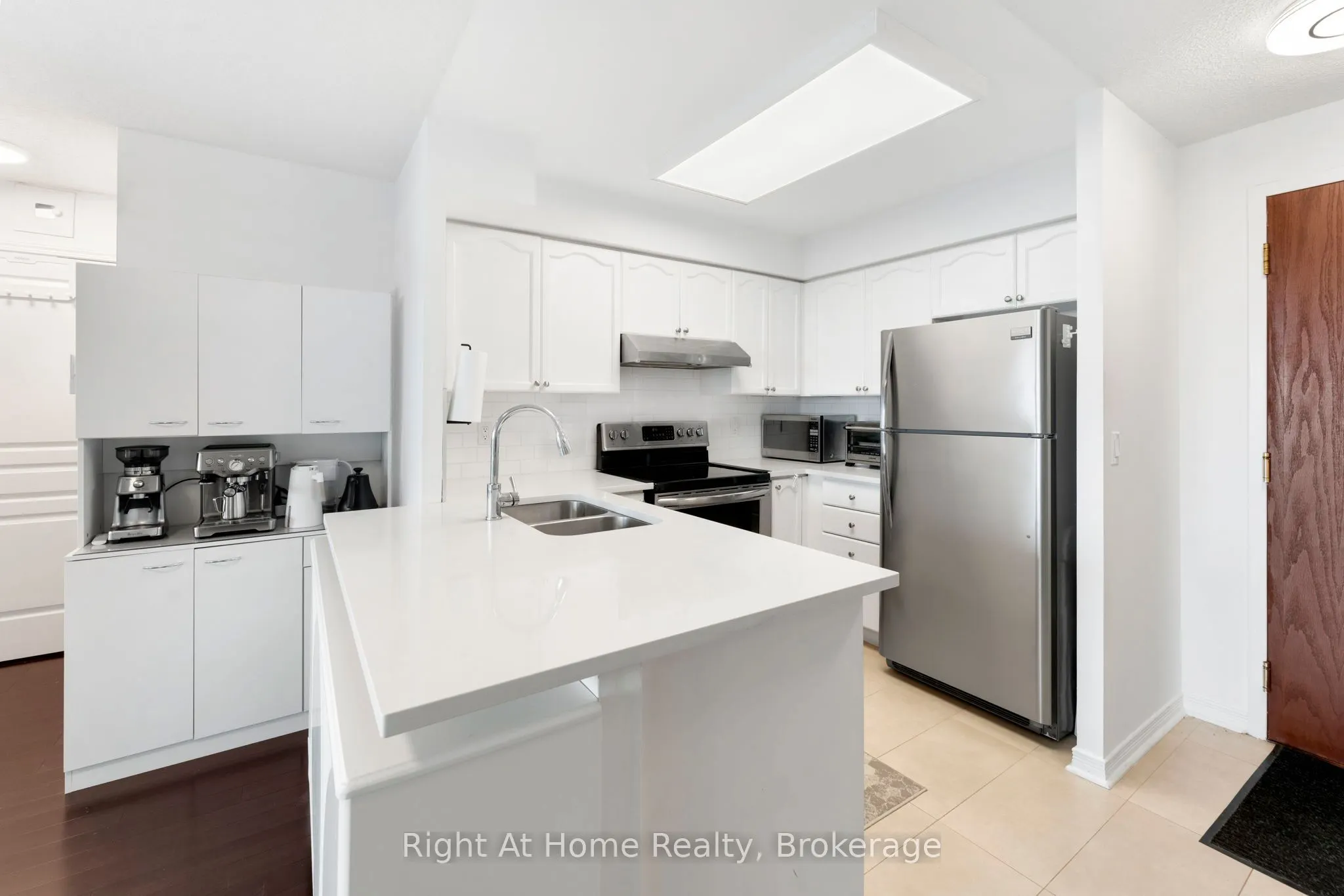 2545 Erin Centre Boulevard #1611