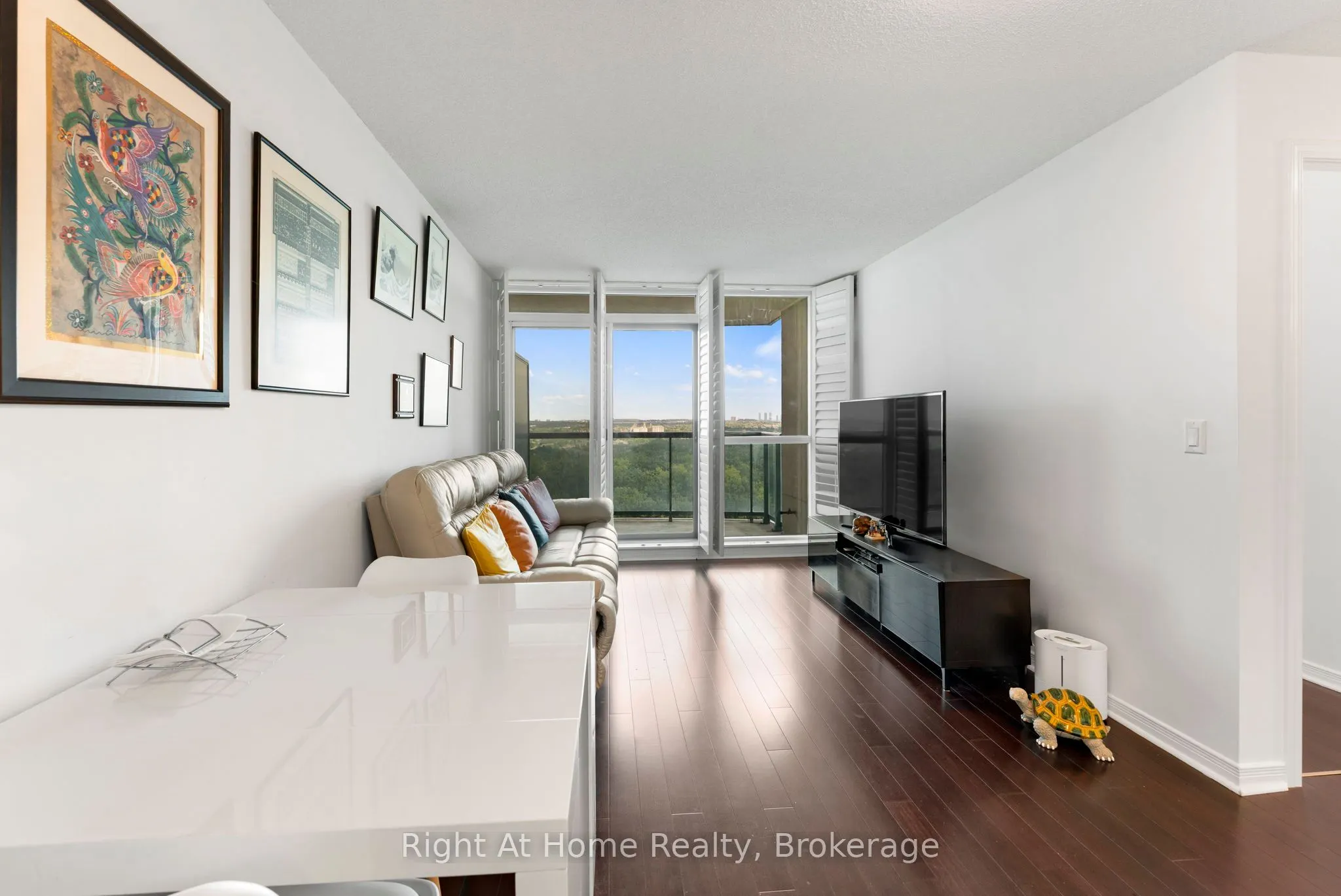 2545 Erin Centre Boulevard #1611