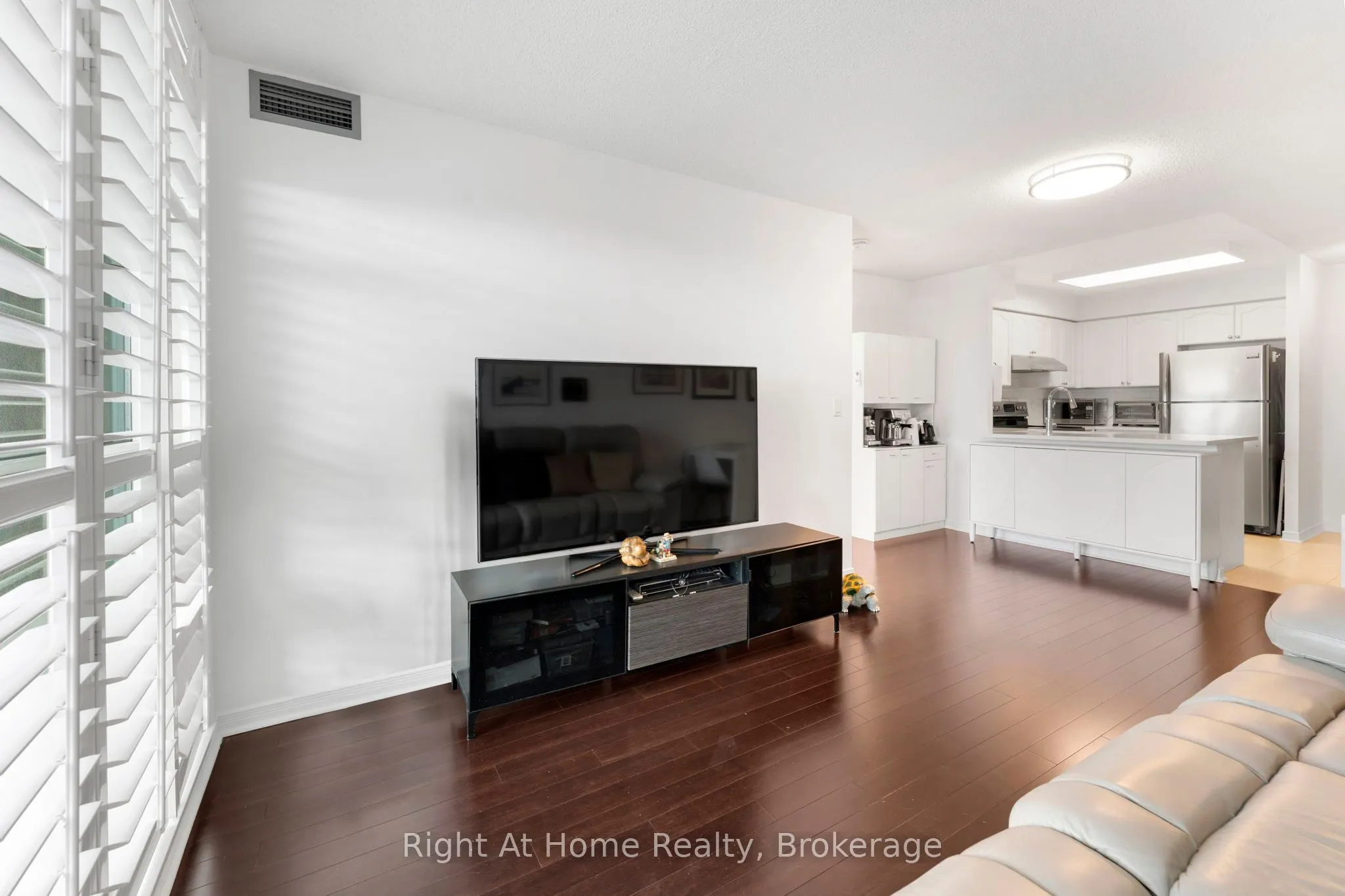 2545 Erin Centre Boulevard #1611