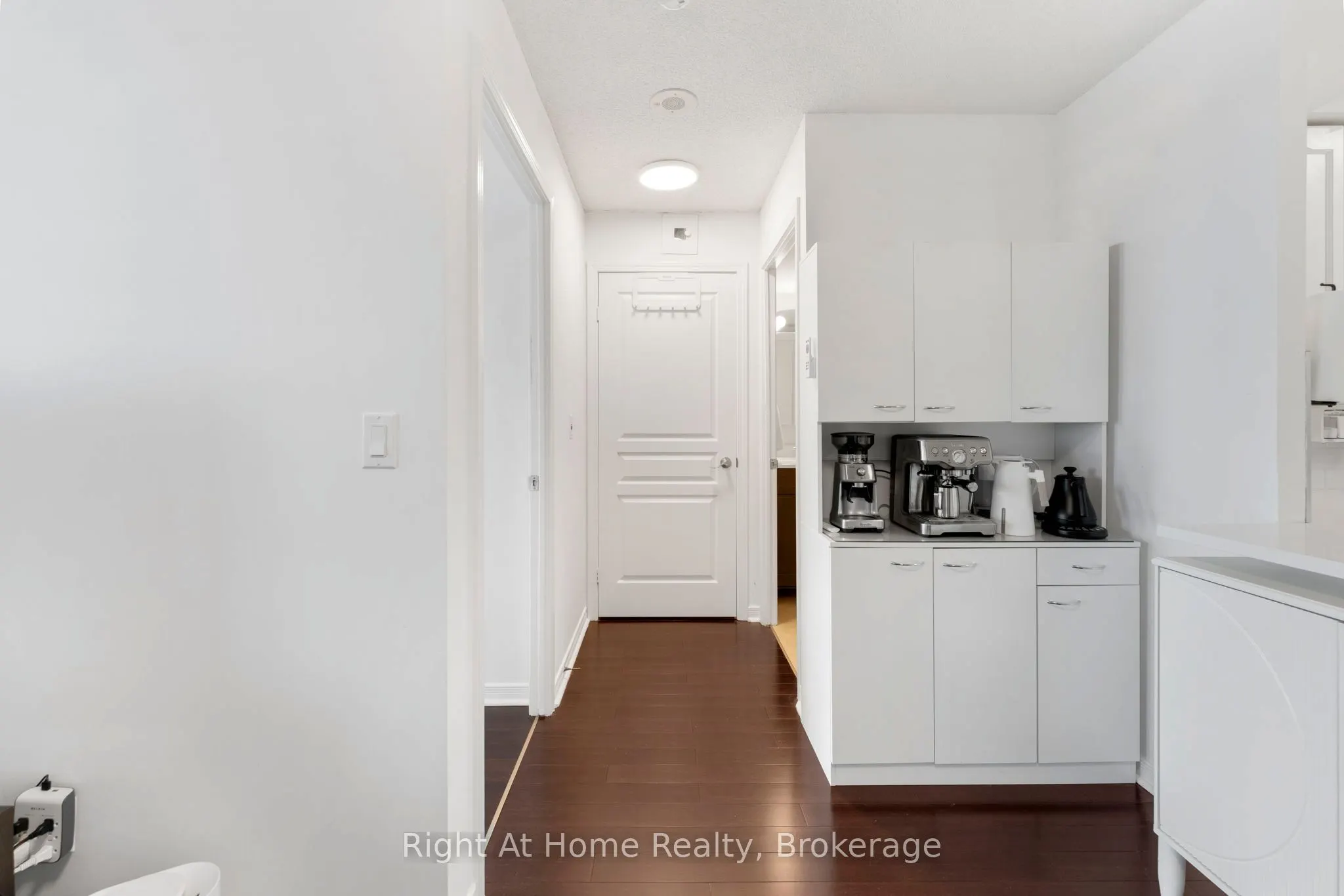 2545 Erin Centre Boulevard #1611