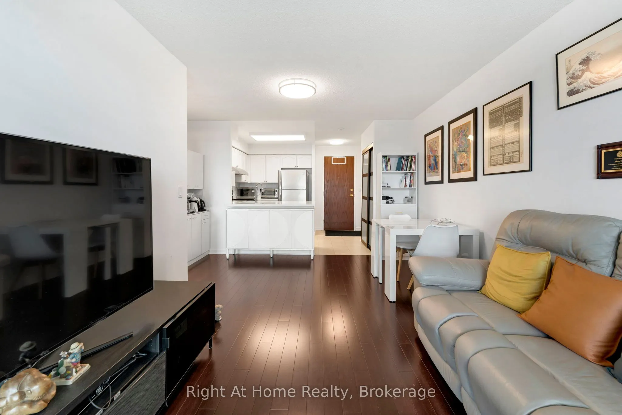 2545 Erin Centre Boulevard #1611