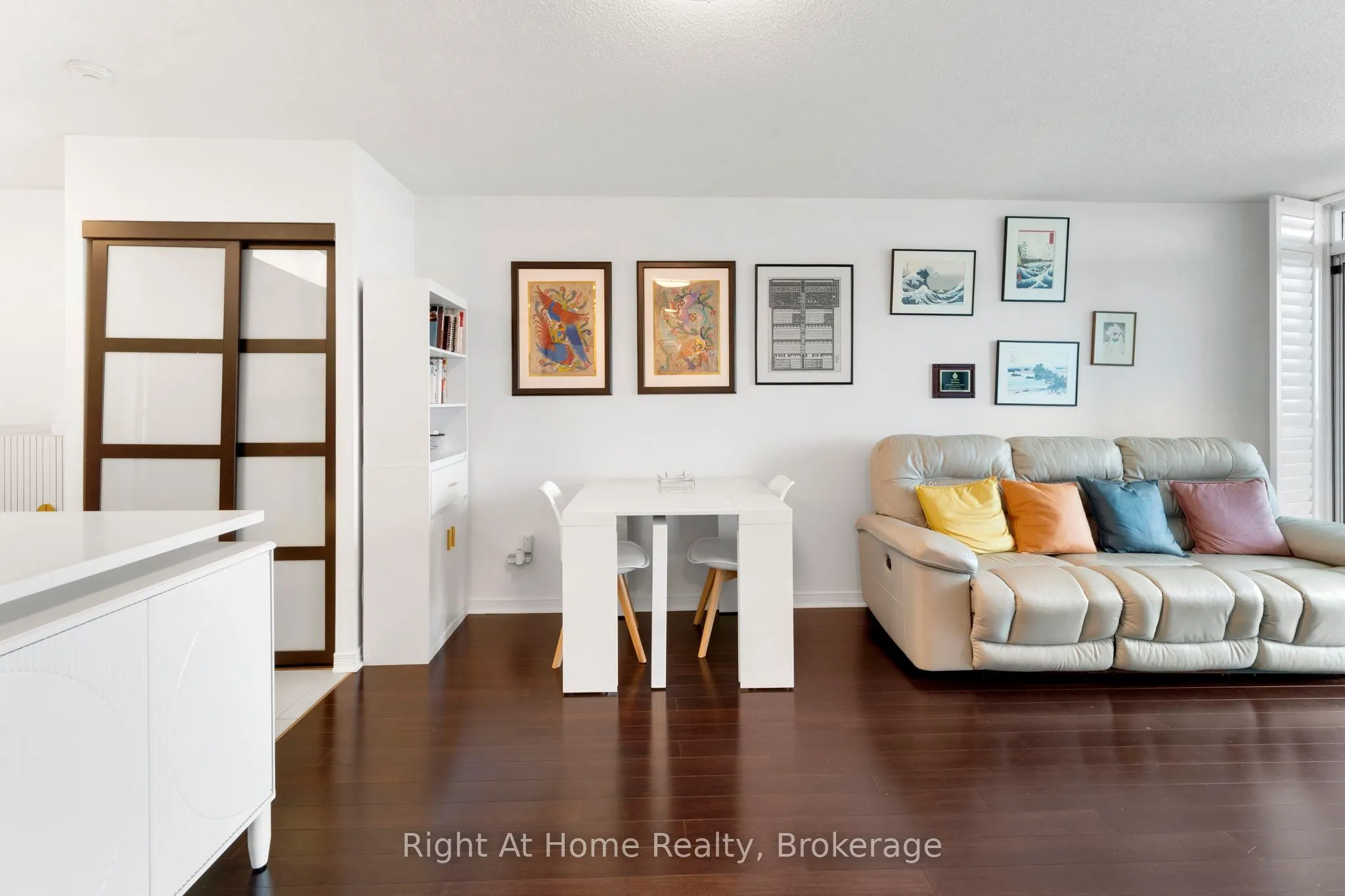 2545 Erin Centre Boulevard #1611