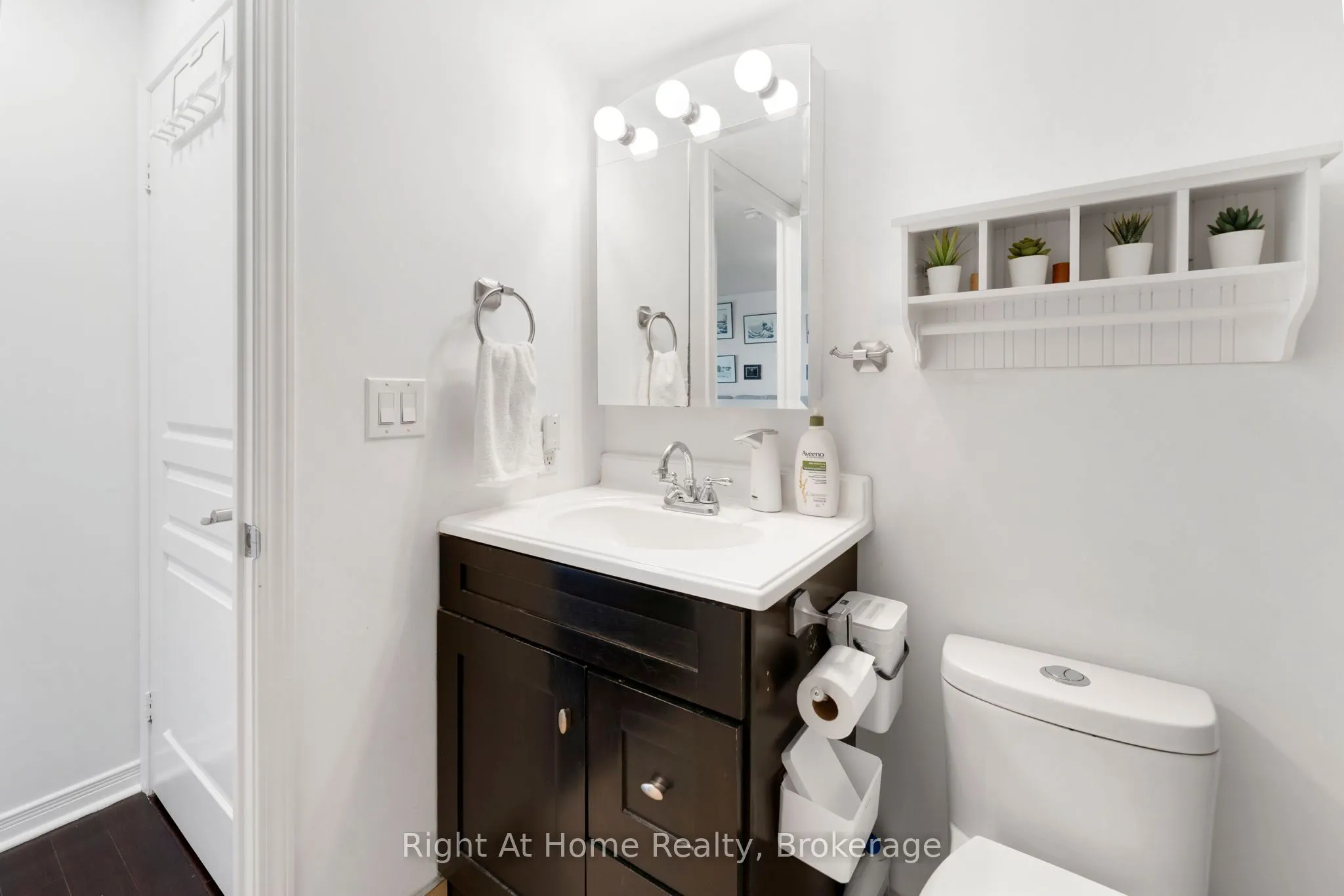 2545 Erin Centre Boulevard #1611