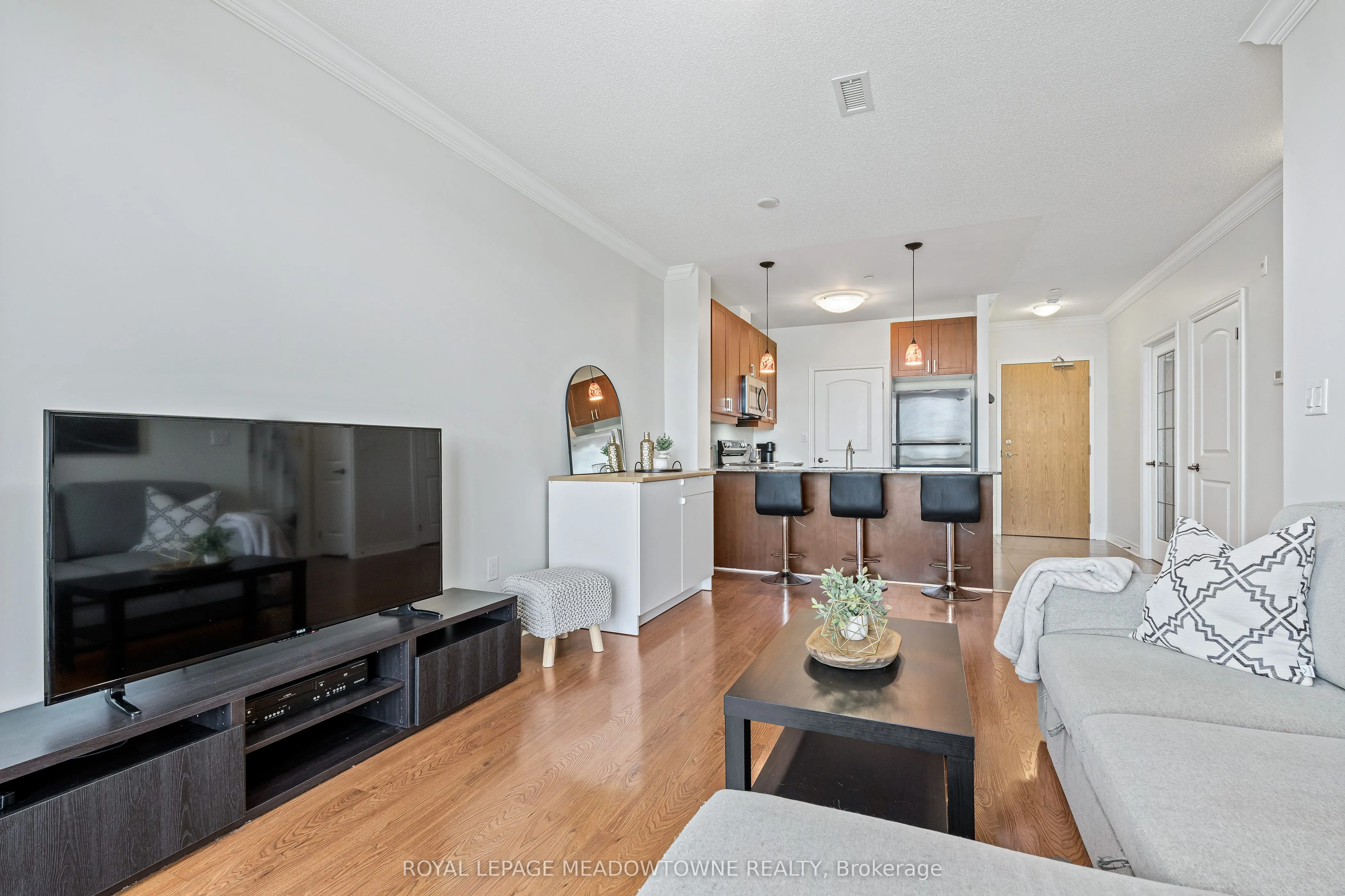 383 Main Street E #520