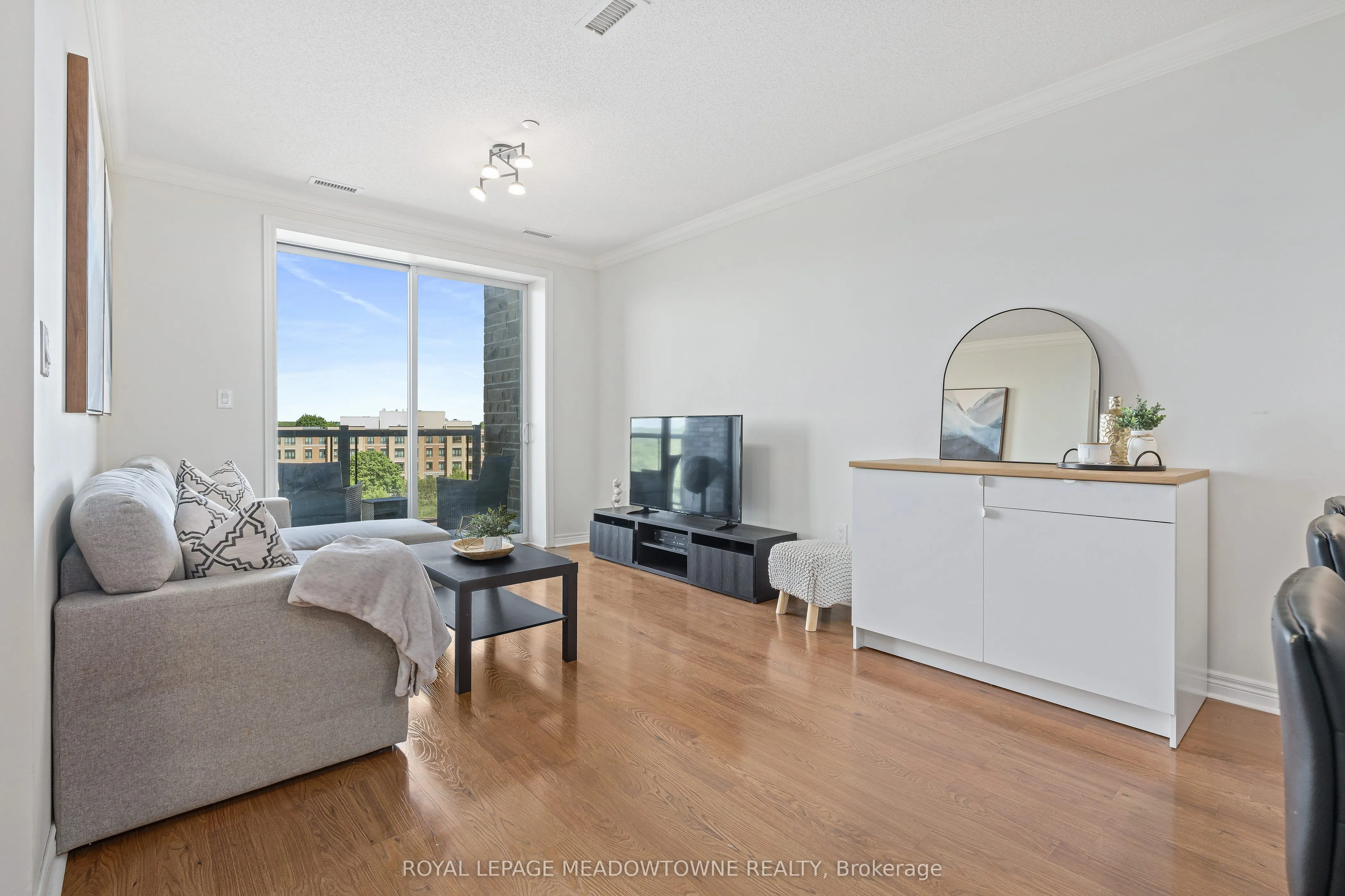 383 Main Street E #520
