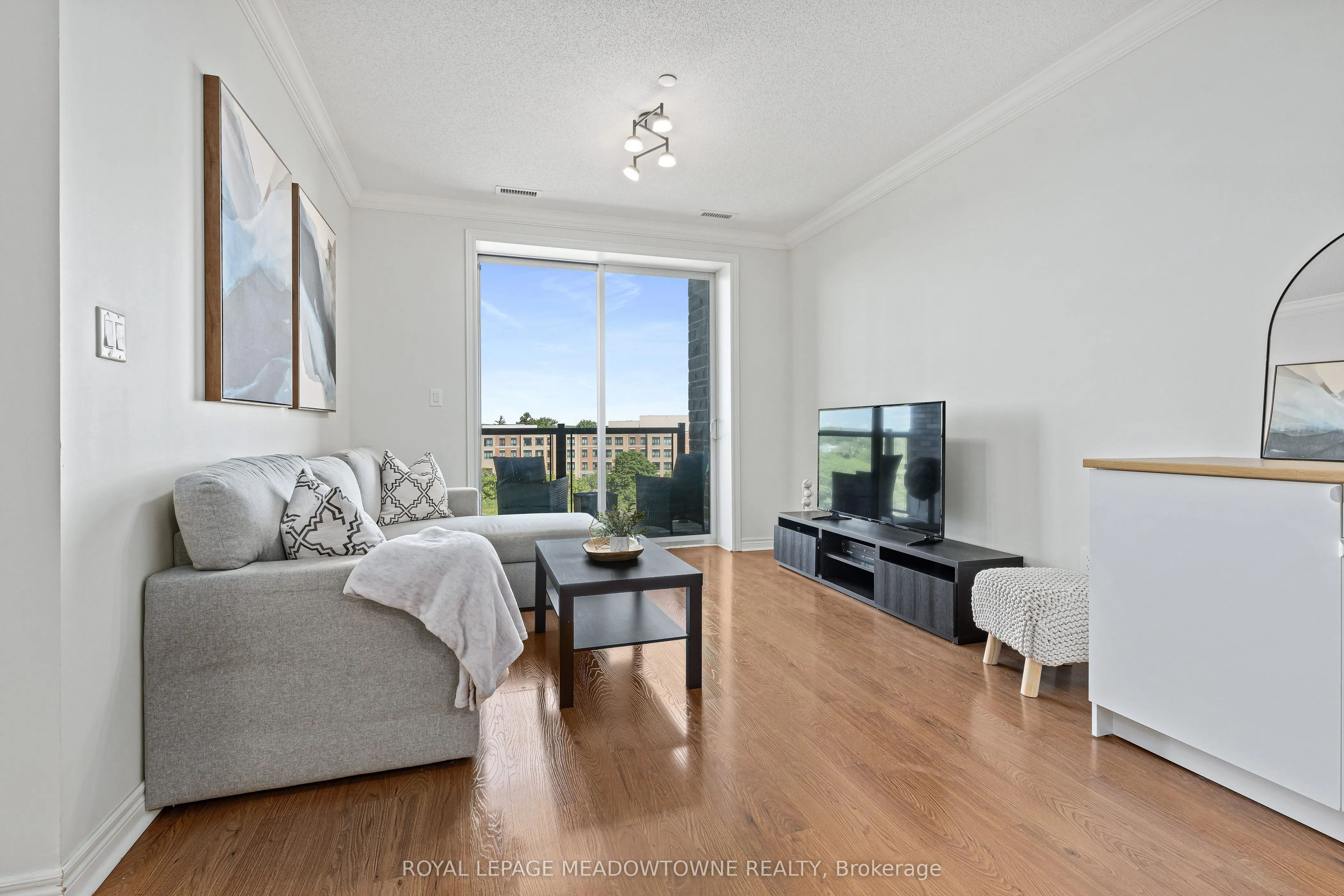383 Main Street E #520