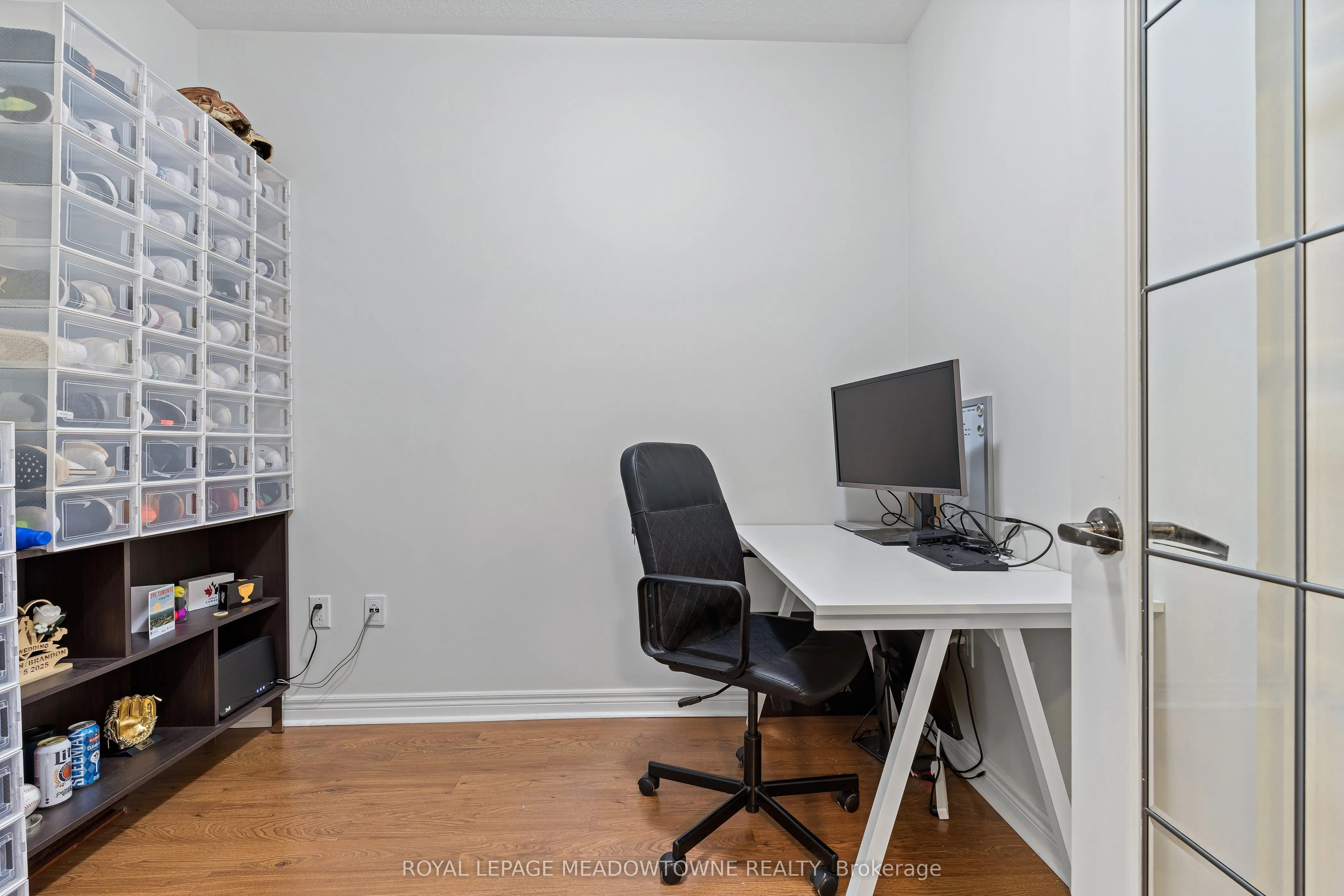 383 Main Street E #520