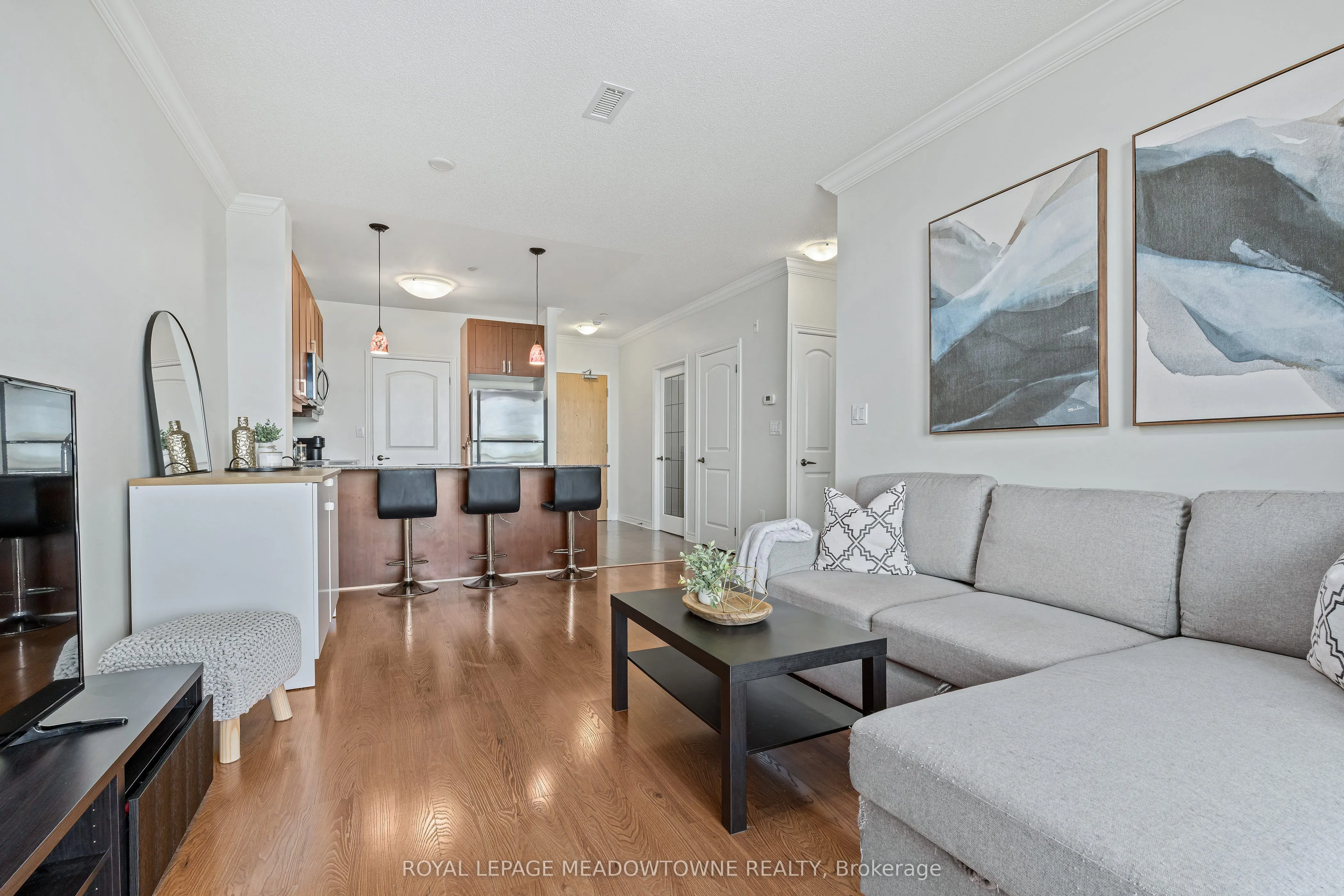 383 Main Street E #520