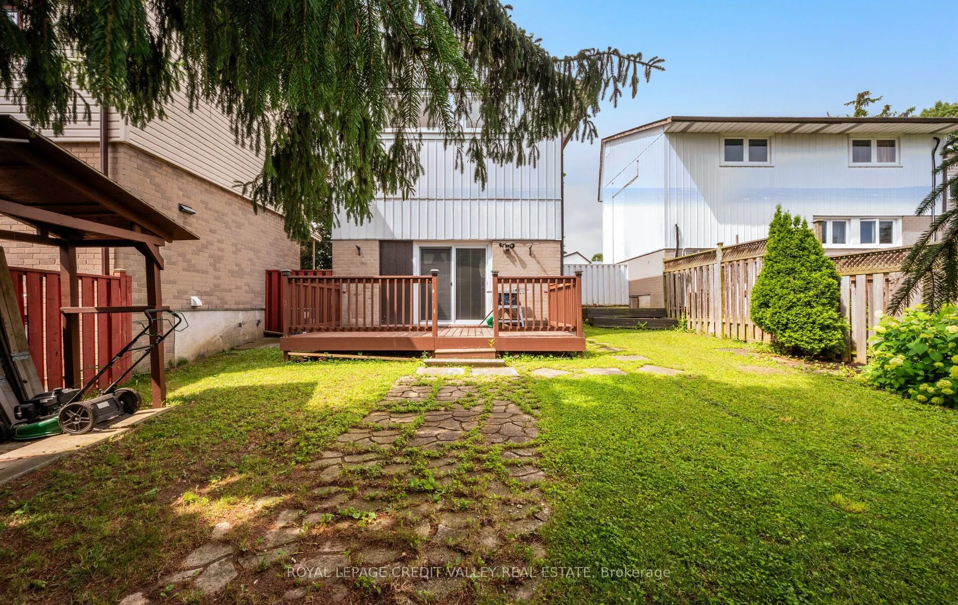 7 Hillpark Trail