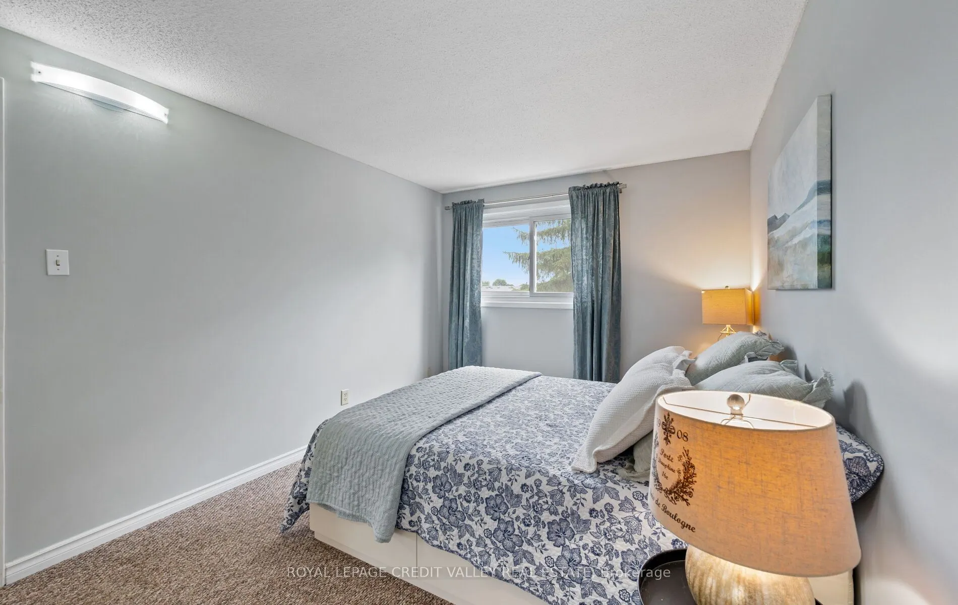 7 Hillpark Trail
