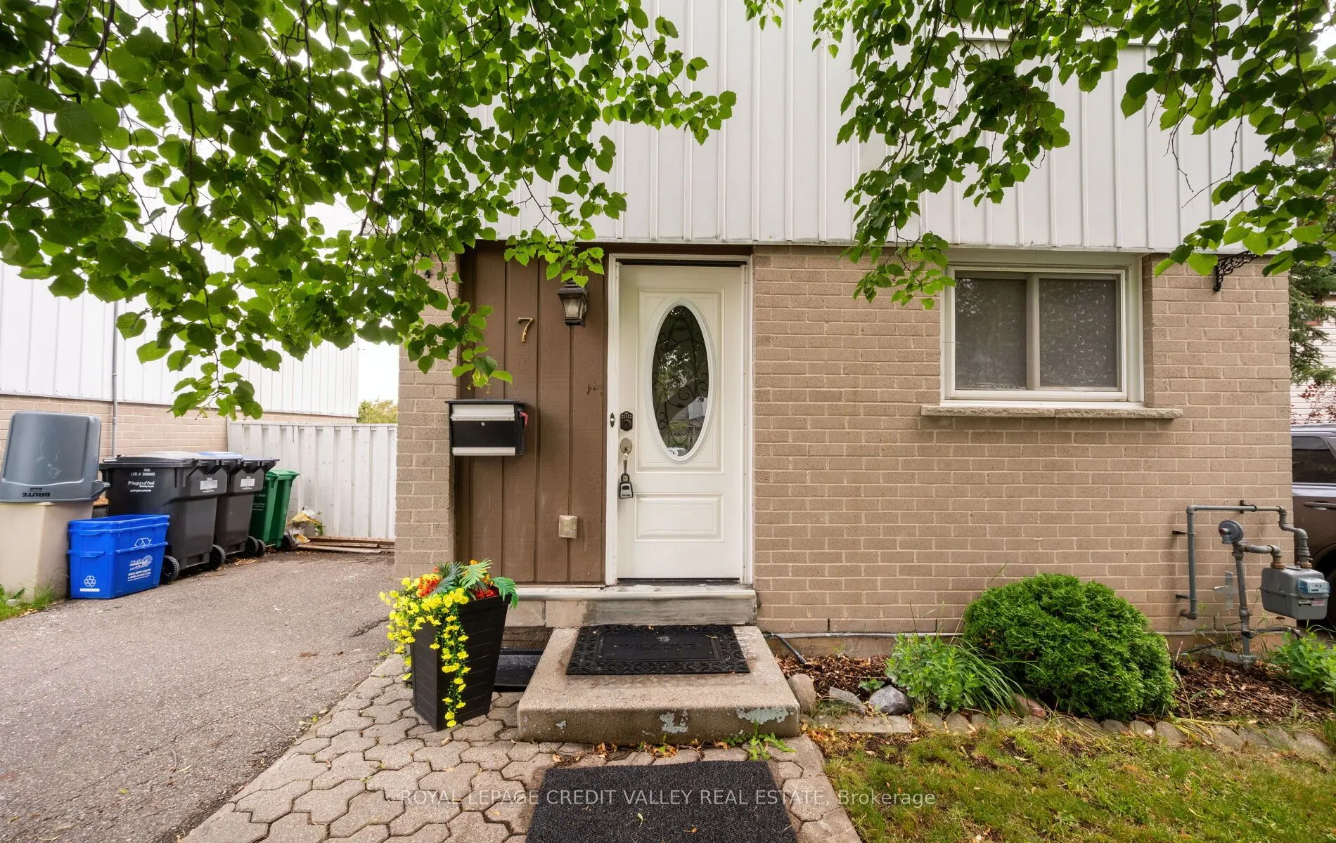 7 Hillpark Trail