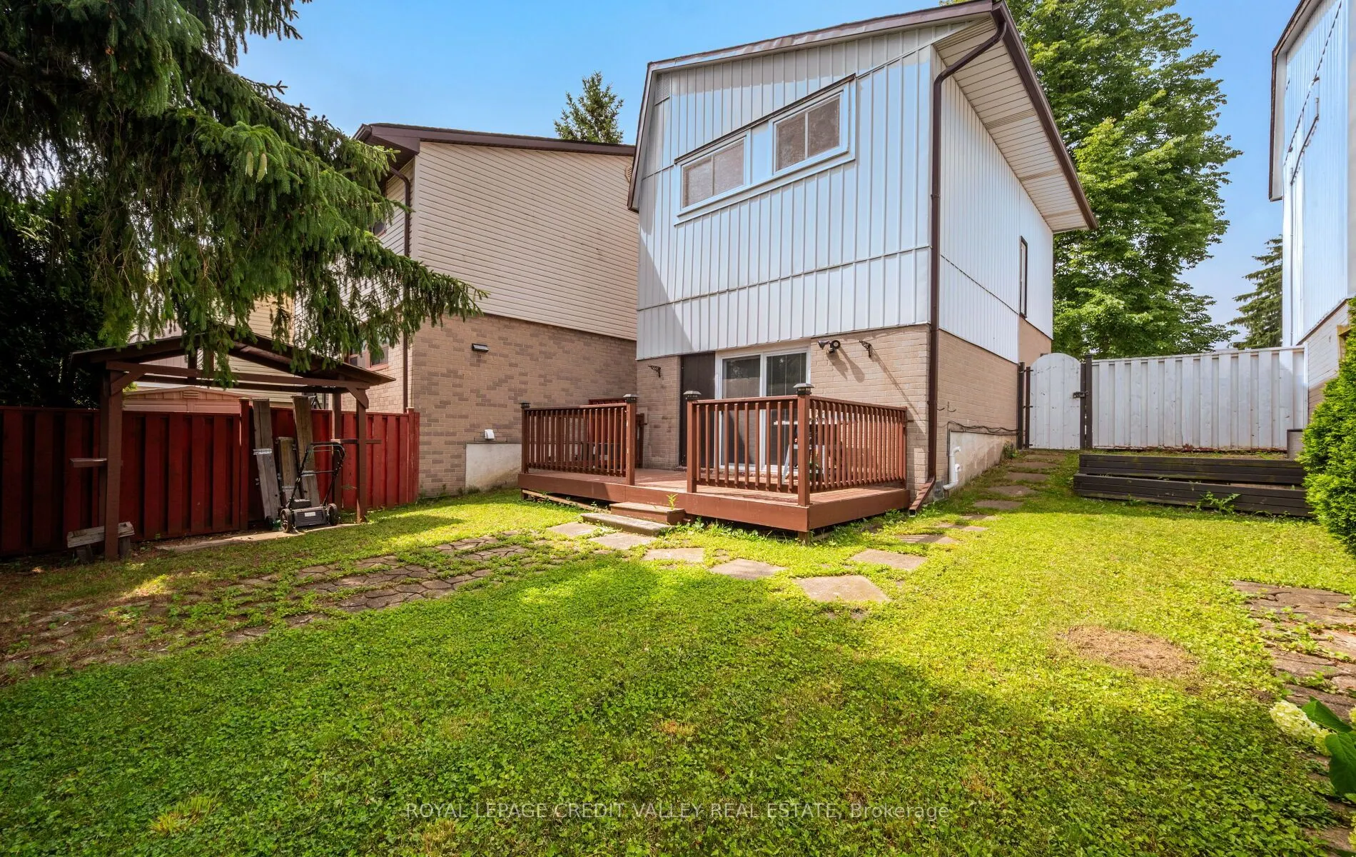 7 Hillpark Trail