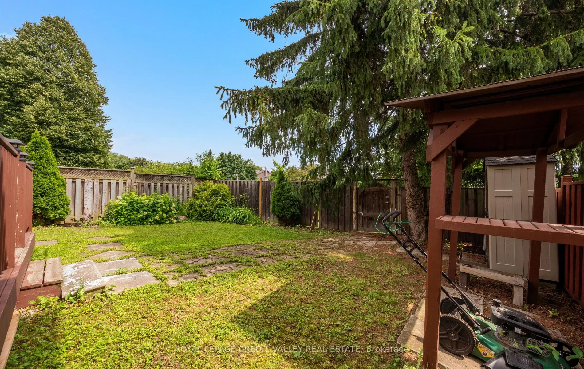 7 Hillpark Trail