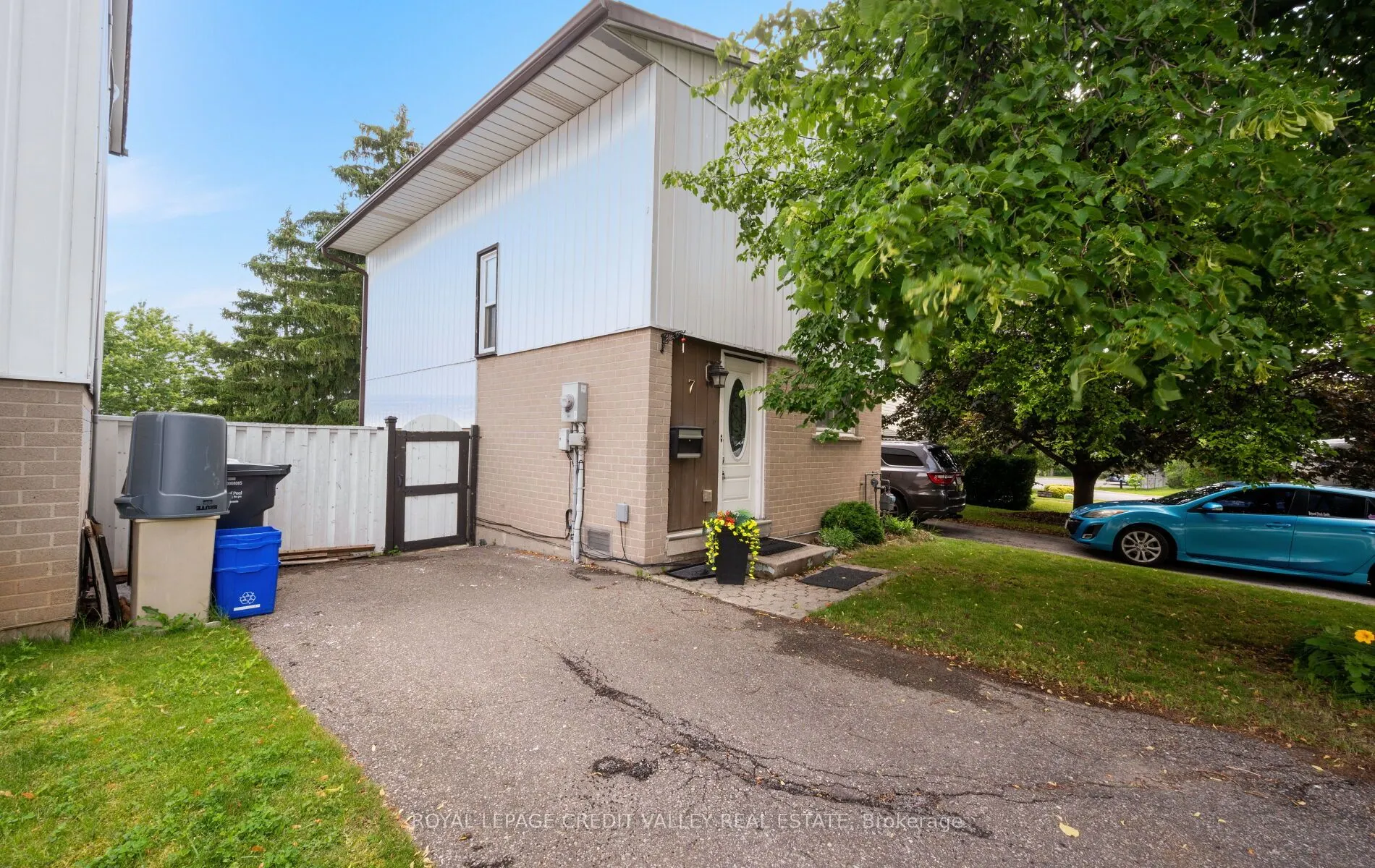 7 Hillpark Trail