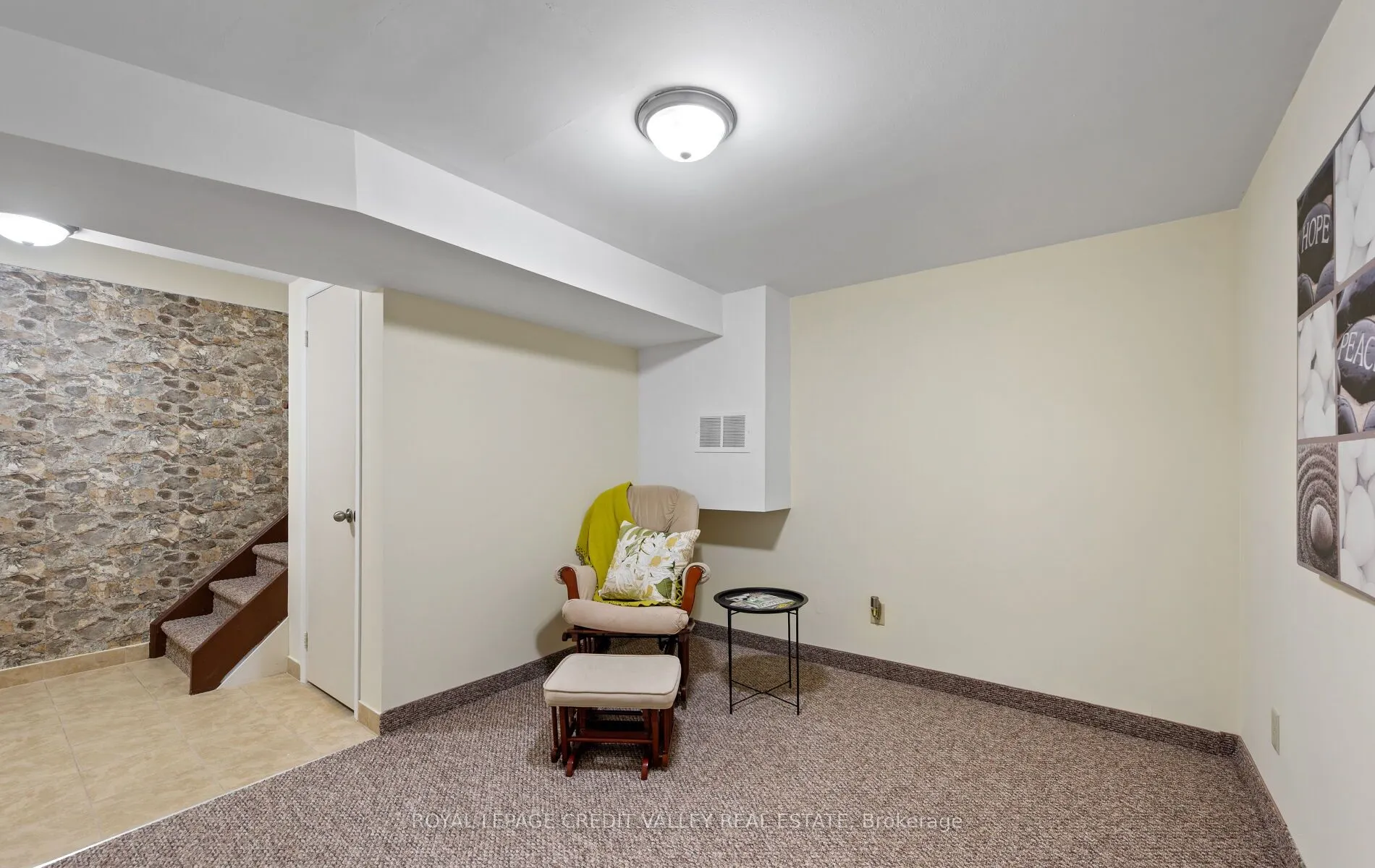 7 Hillpark Trail
