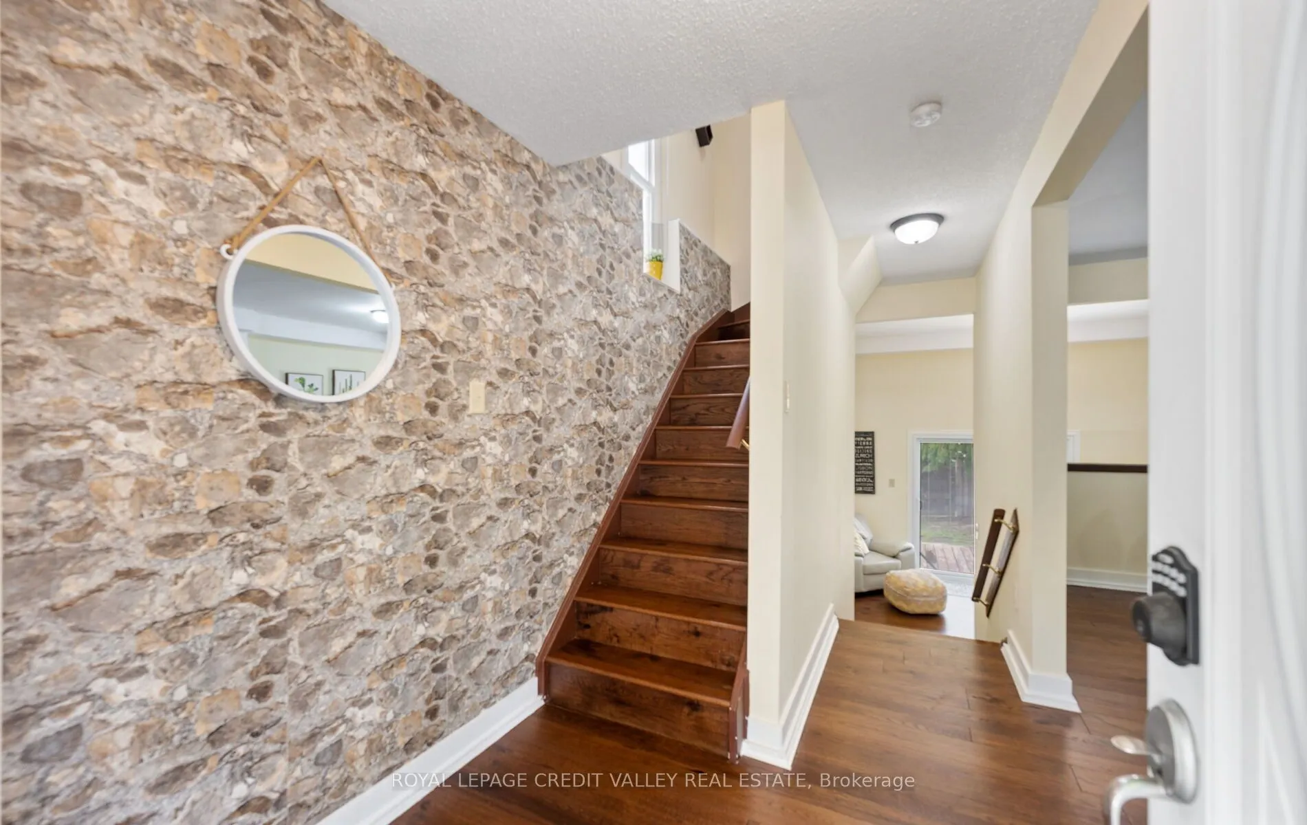 7 Hillpark Trail