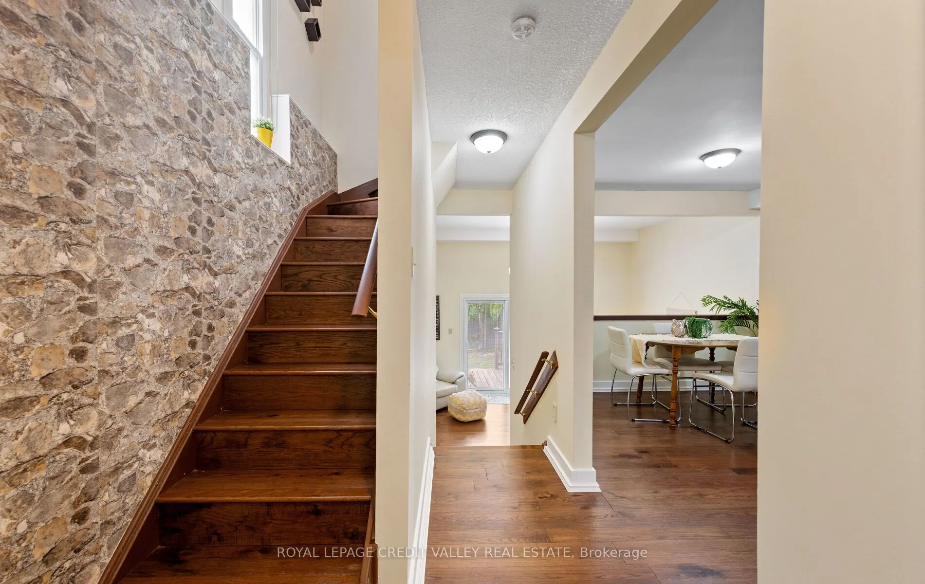 7 Hillpark Trail