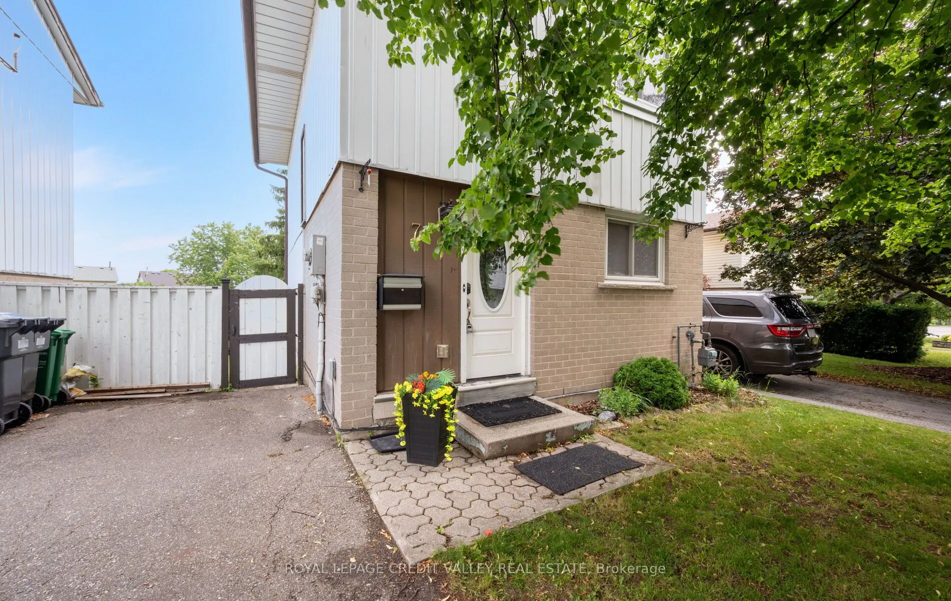7 Hillpark Trail