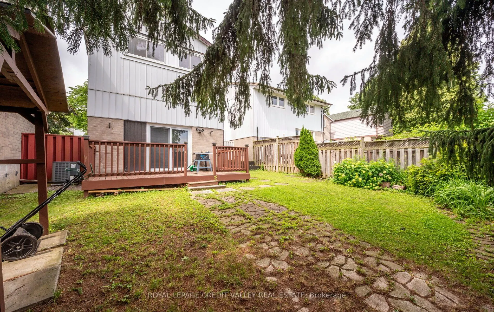 7 Hillpark Trail