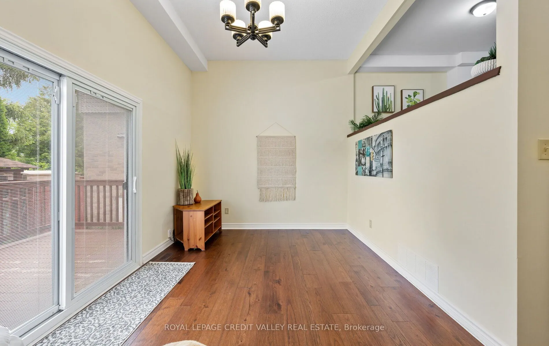 7 Hillpark Trail