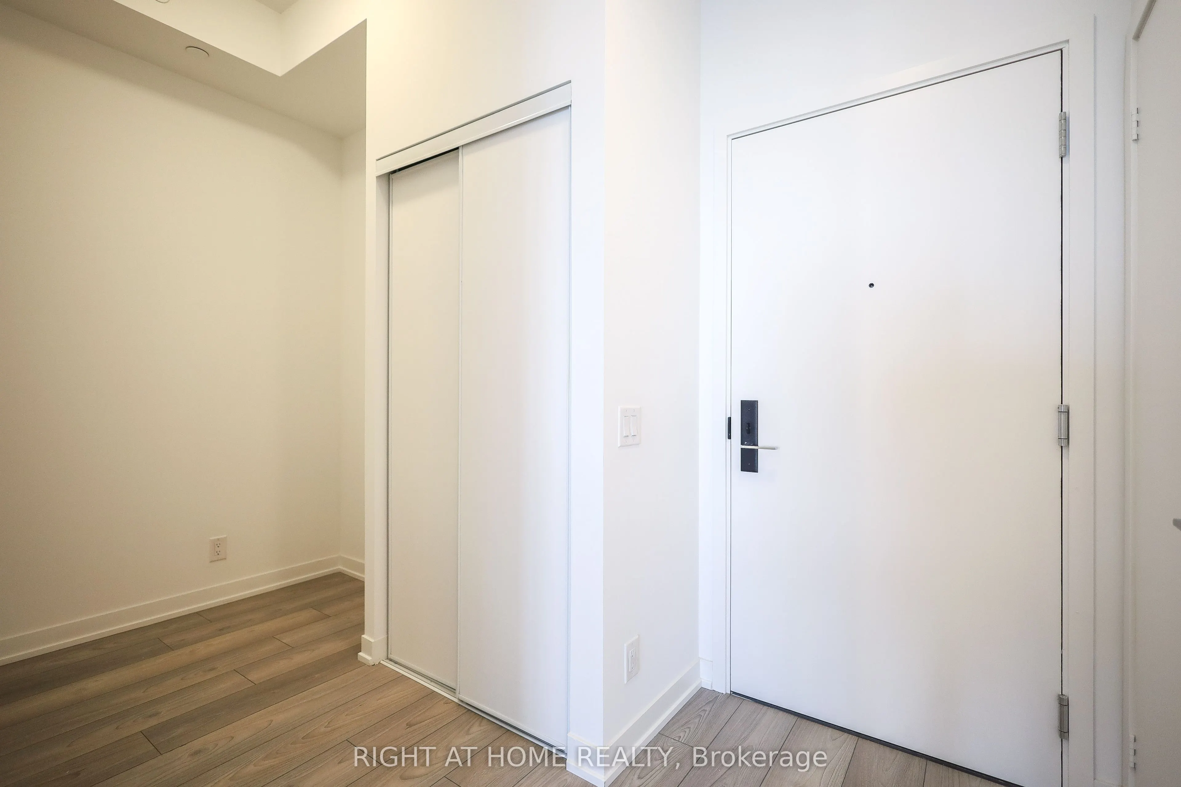 285 Dufferin Street #1209