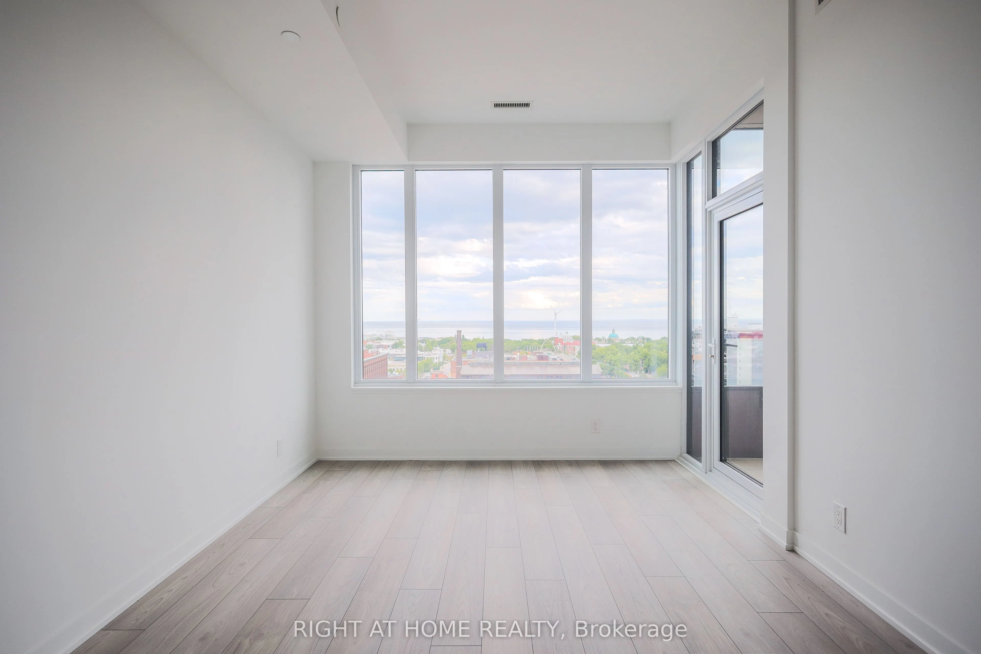 285 Dufferin Street #1209