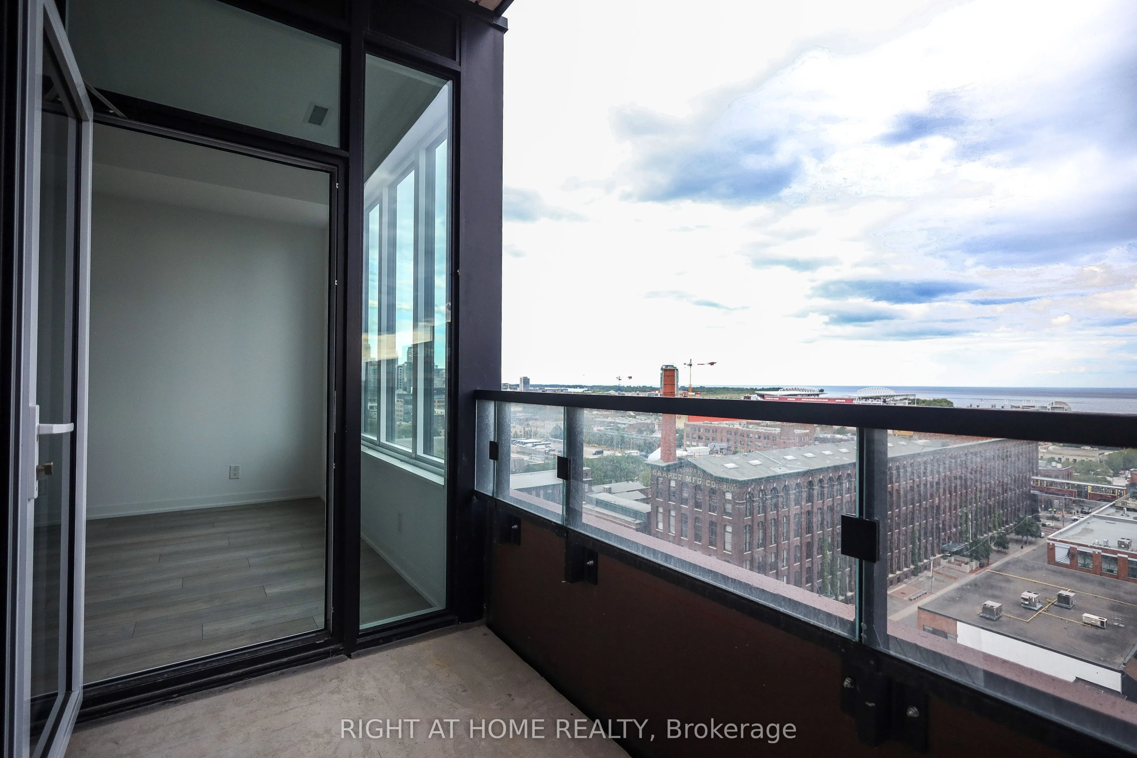285 Dufferin Street #1209