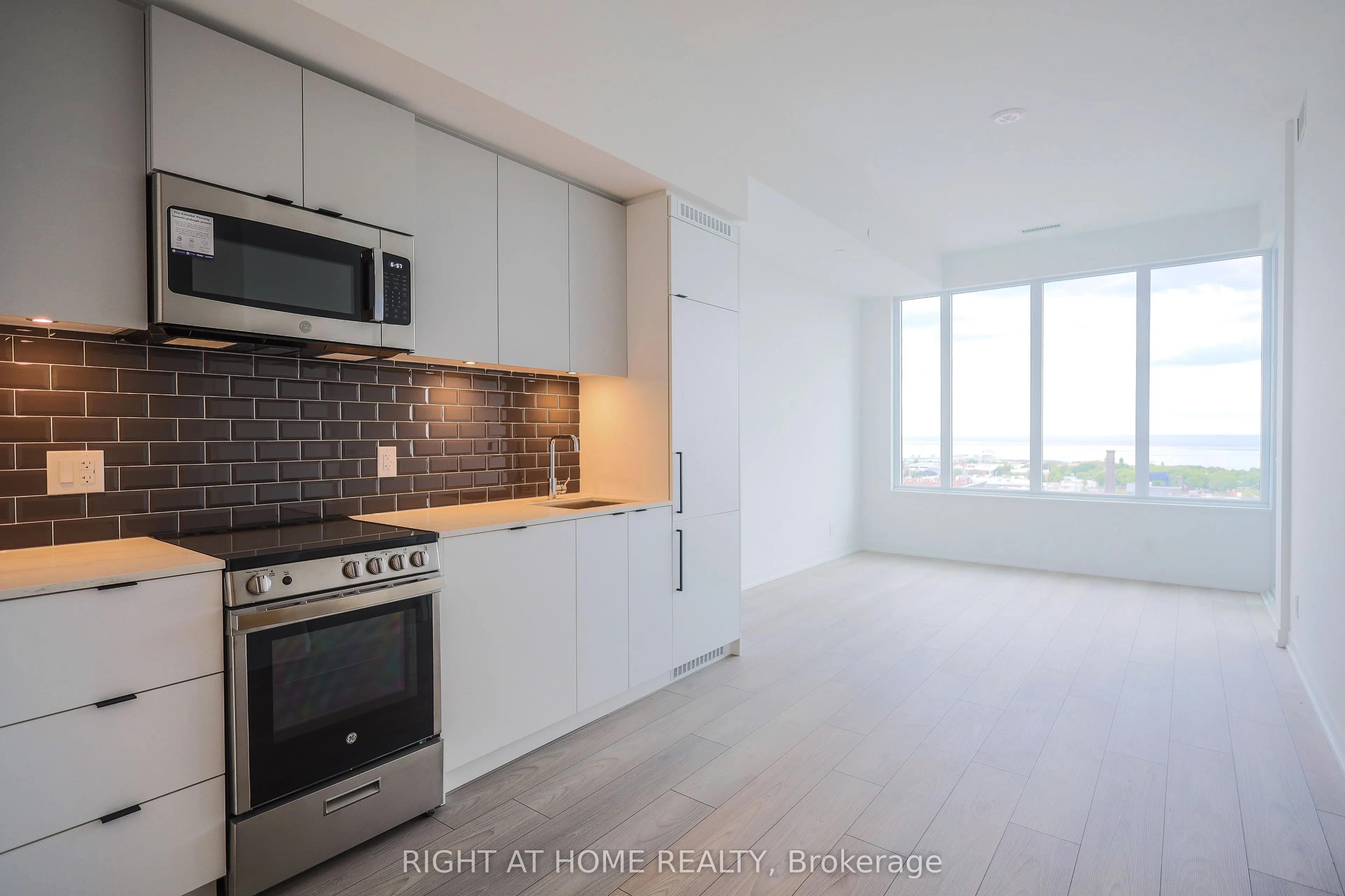285 Dufferin Street #1209